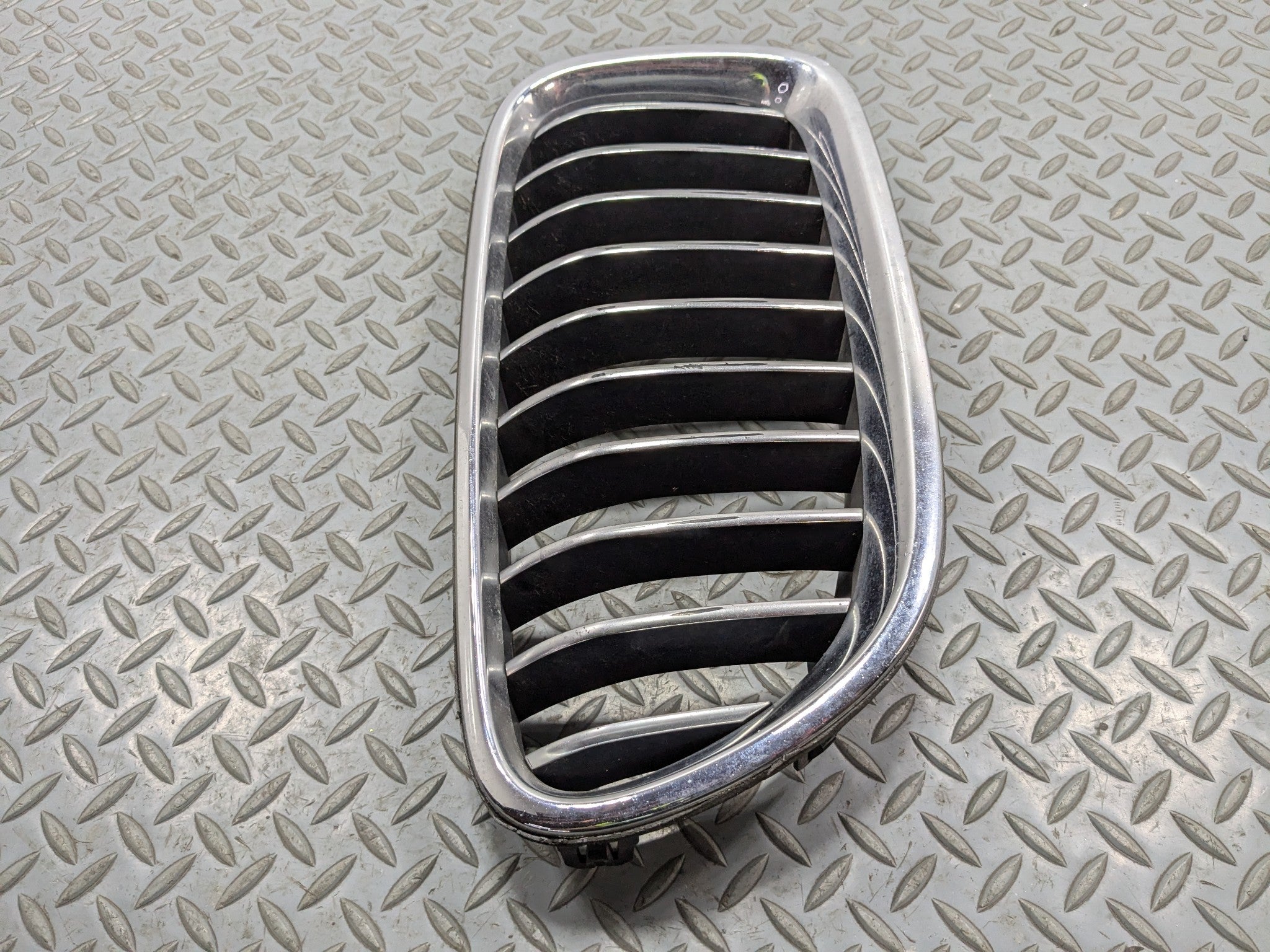 2014 - 2016 BMW 528I OEM BUMPER UPPER GRILLE FRONT RIGHT PASSENGER SIDE