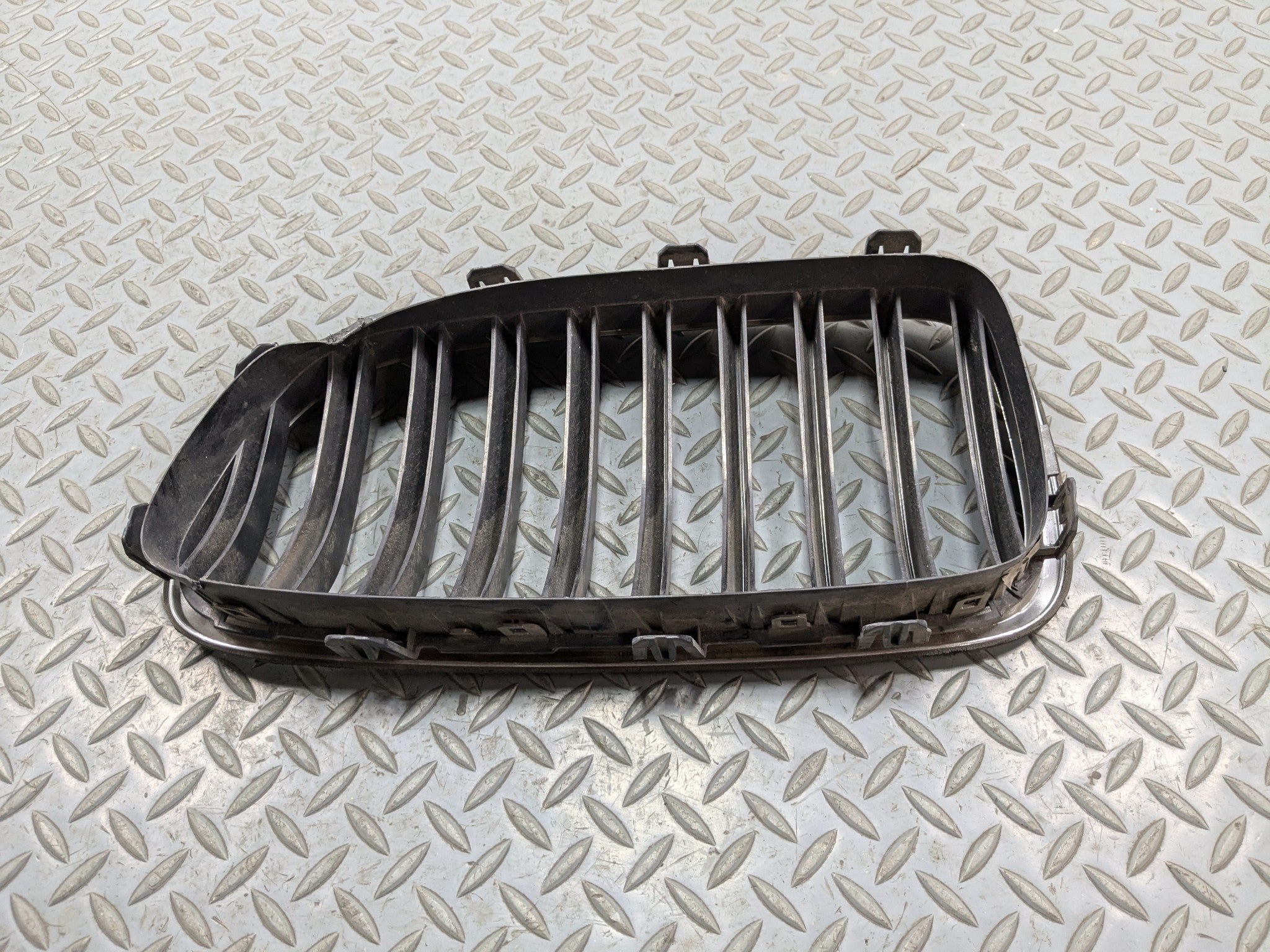 2014 - 2016 BMW 528I OEM BUMPER UPPER GRILLE FRONT RIGHT PASSENGER SIDE
