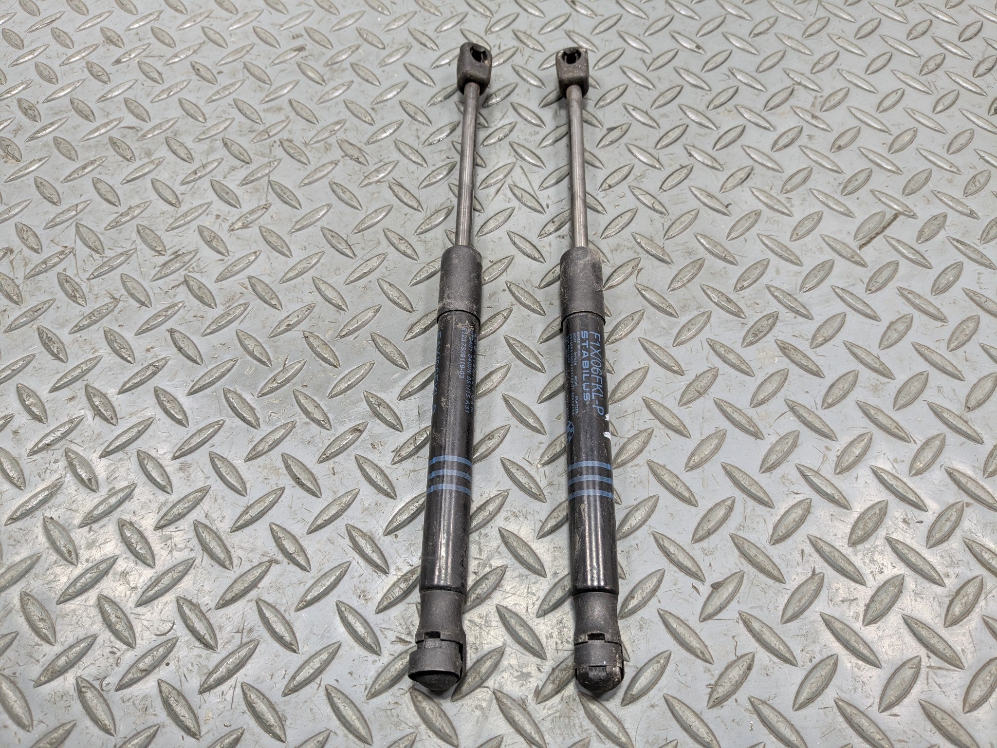 2014 - 2016 BMW 528I OEM HOOD SHOCK STRUT ABSORBER SET FRONT LEFT AND RIGHT SIDE