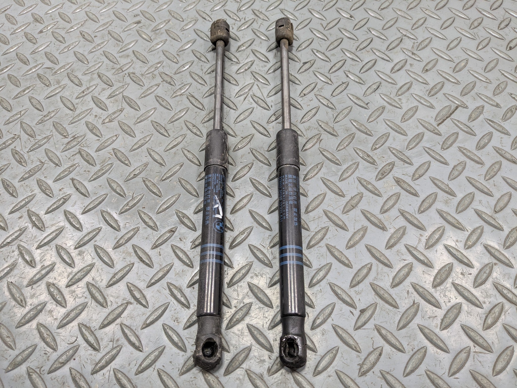 2014 - 2016 BMW 528I OEM HOOD SHOCK STRUT ABSORBER SET FRONT LEFT AND RIGHT SIDE