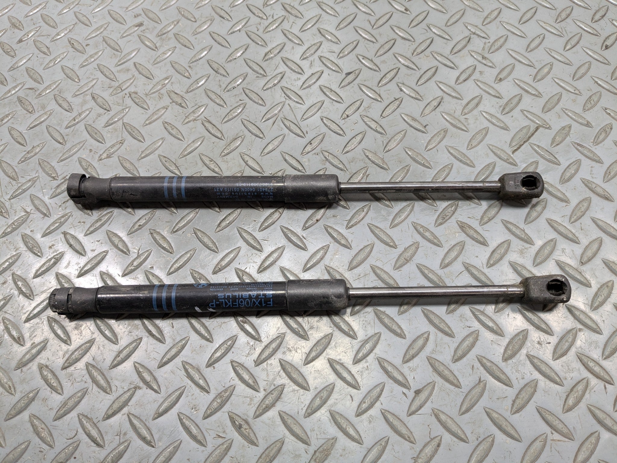 2014 - 2016 BMW 528I OEM HOOD SHOCK STRUT ABSORBER SET FRONT LEFT AND RIGHT SIDE