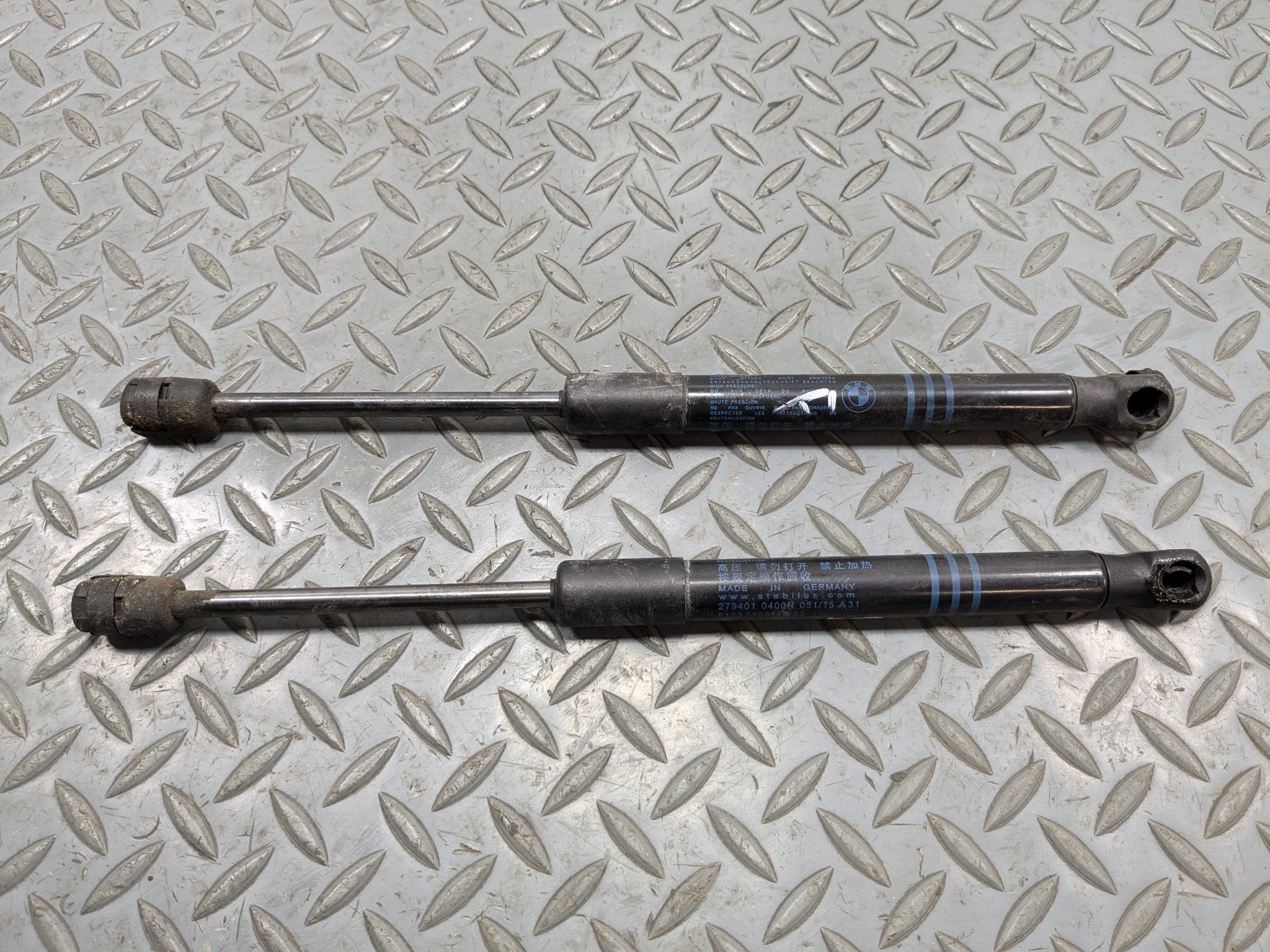 2014 - 2016 BMW 528I OEM HOOD SHOCK STRUT ABSORBER SET FRONT LEFT AND RIGHT SIDE