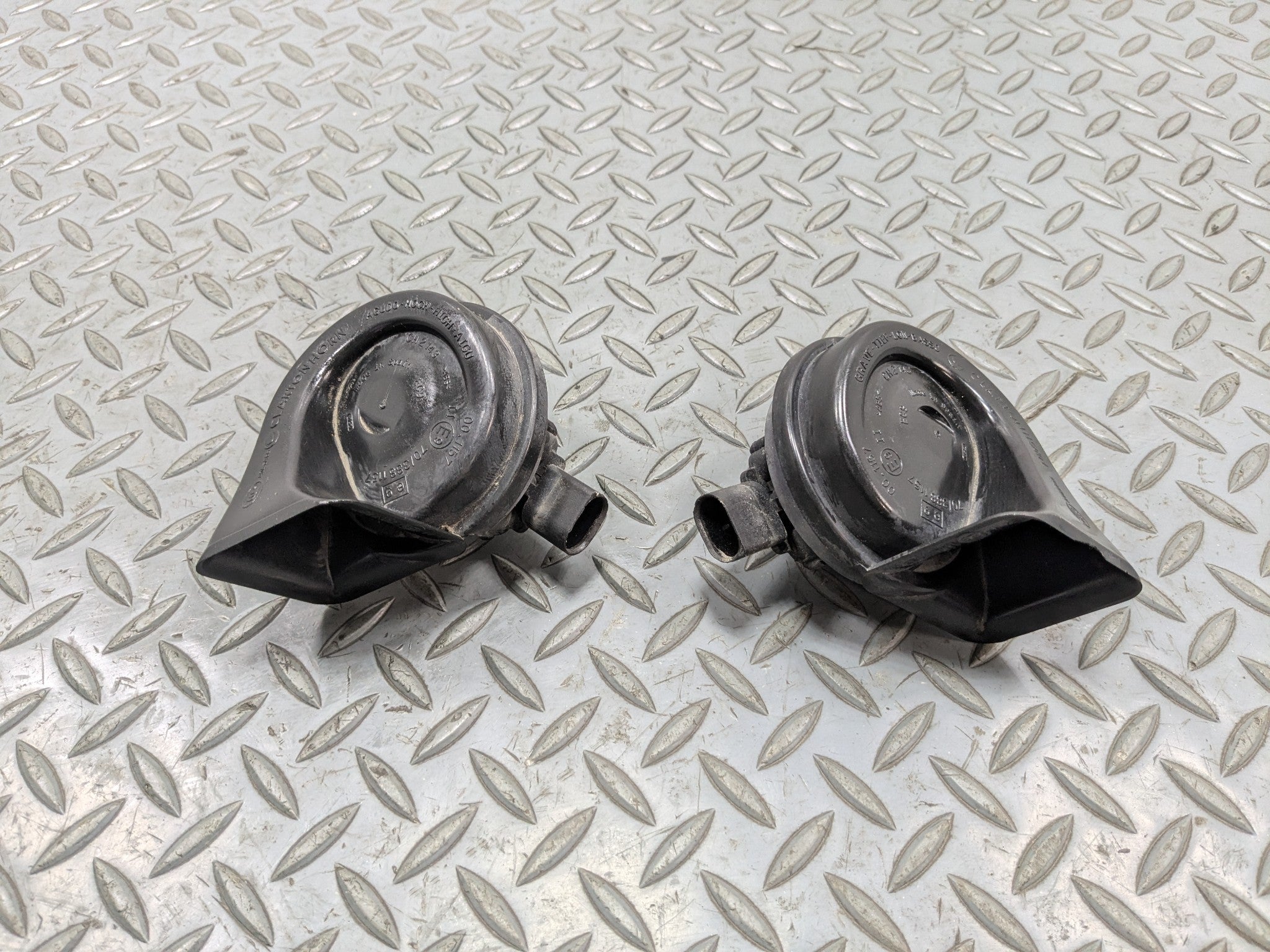 2014 - 2016 BMW 528I OEM LOW AND HIGH TONE PITCH NOTE SIGNAL HORN SET OF 2