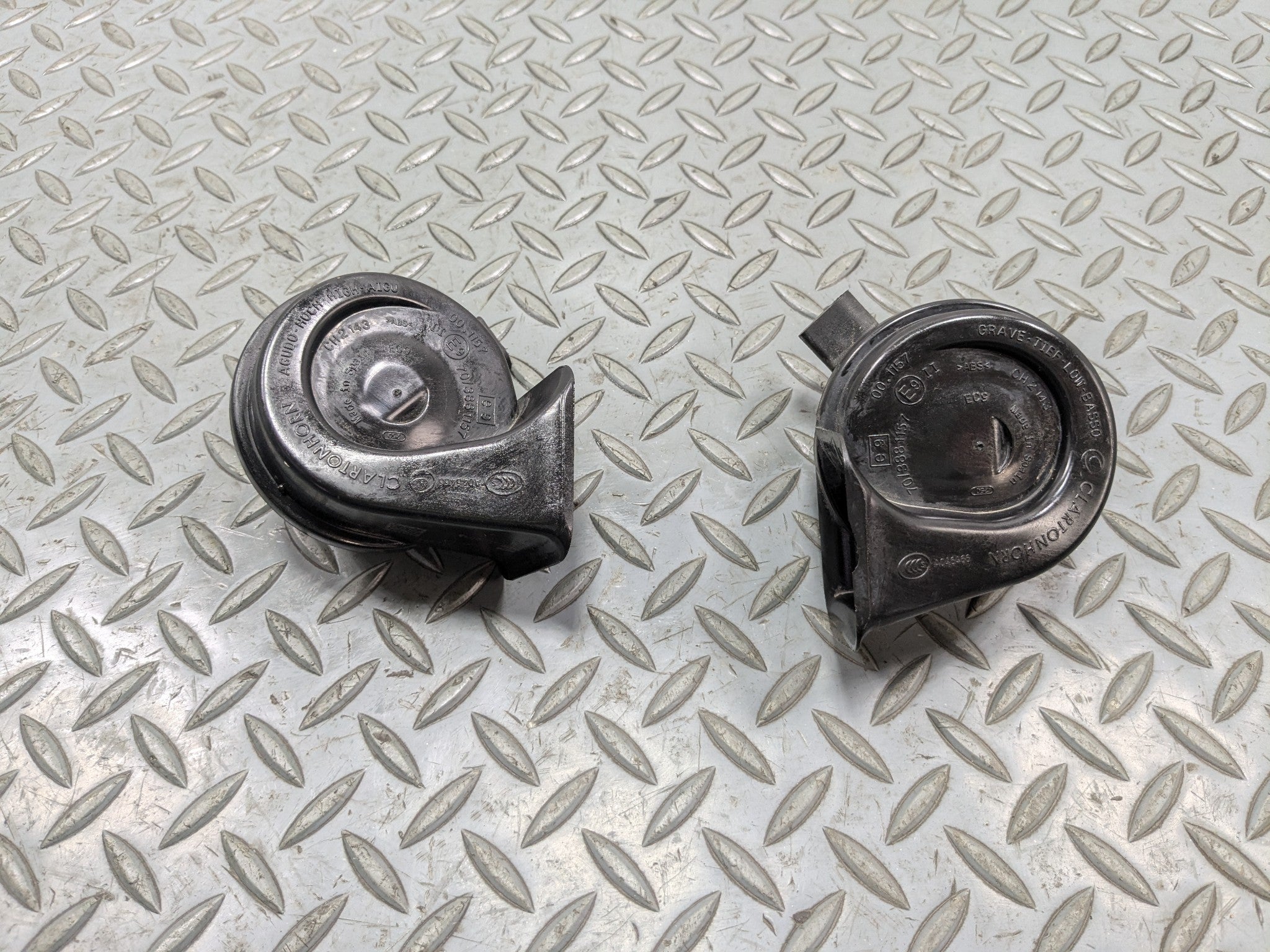 2014 - 2016 BMW 528I OEM LOW AND HIGH TONE PITCH NOTE SIGNAL HORN SET OF 2