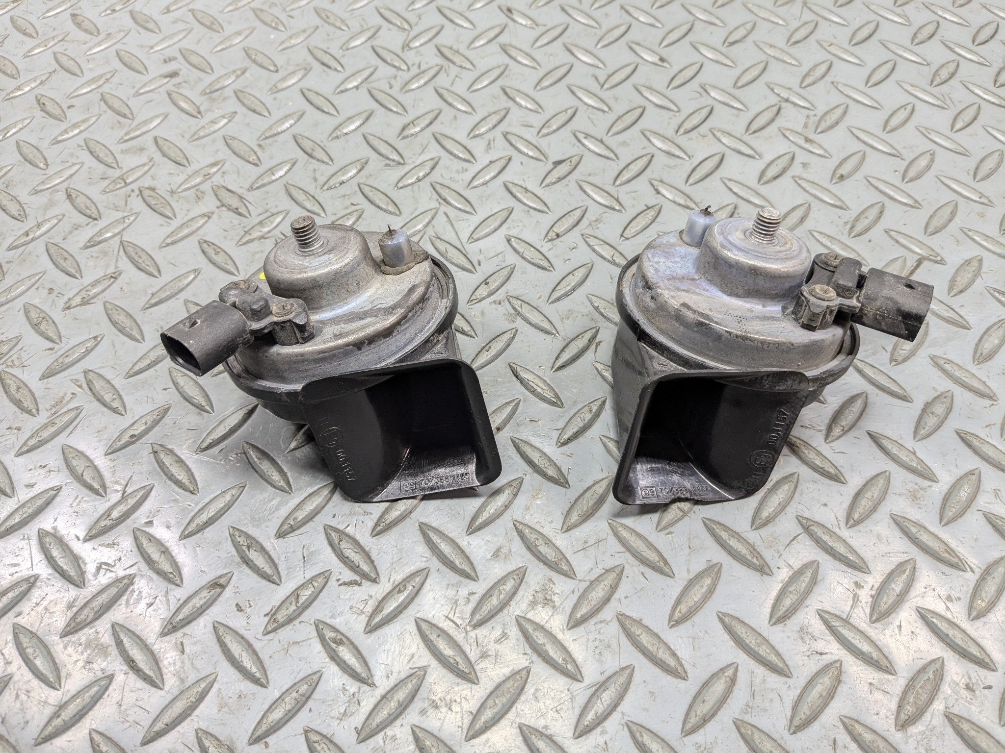 2014 - 2016 BMW 528I OEM LOW AND HIGH TONE PITCH NOTE SIGNAL HORN SET OF 2