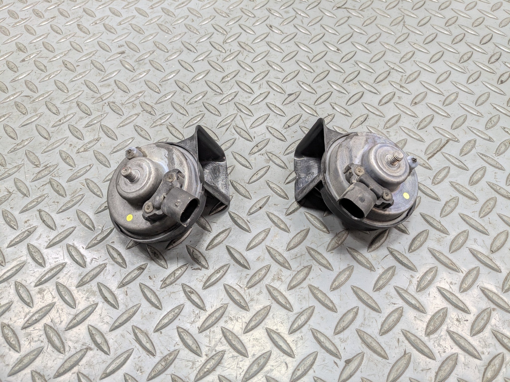 2014 - 2016 BMW 528I OEM LOW AND HIGH TONE PITCH NOTE SIGNAL HORN SET OF 2