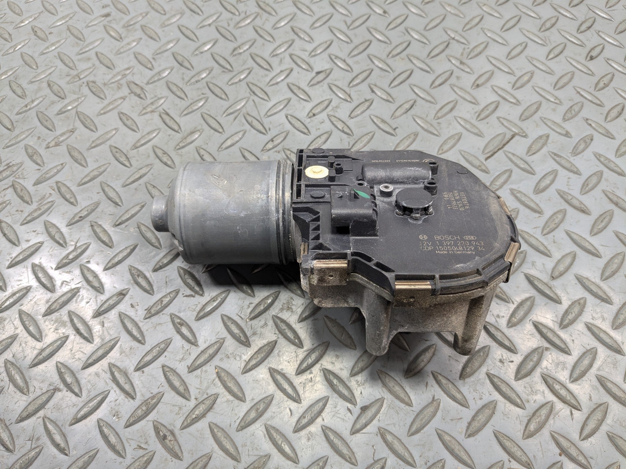 2014 - 2016 BMW 528I OEM WINDSHIELD WASHER WIPER MOTOR ASSEMBLY FRONT