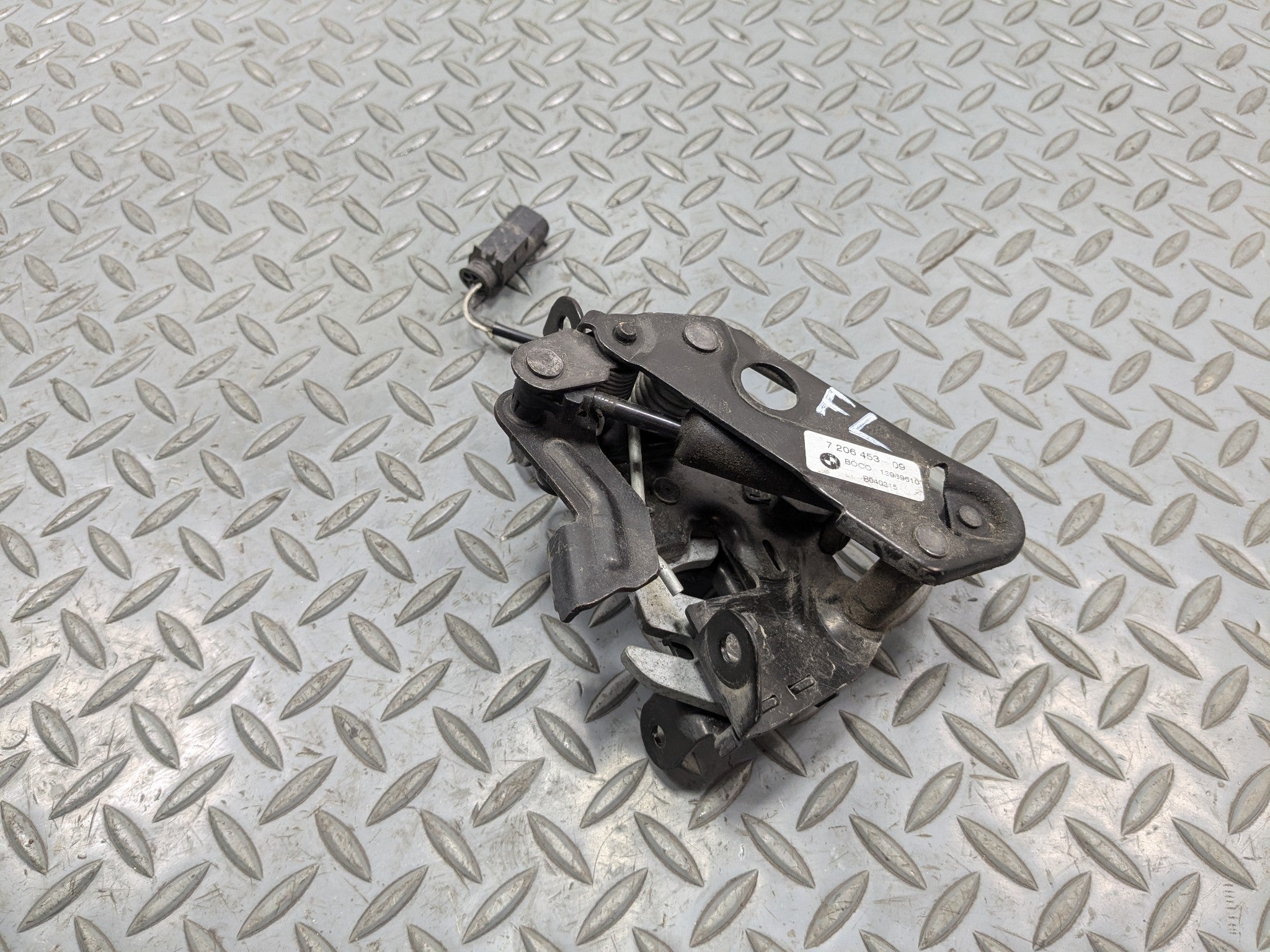 2014 - 2016 BMW 528I OEM HOOD BONNET LOCK LATCH ACTUATOR LEFT DRIVER SIDE