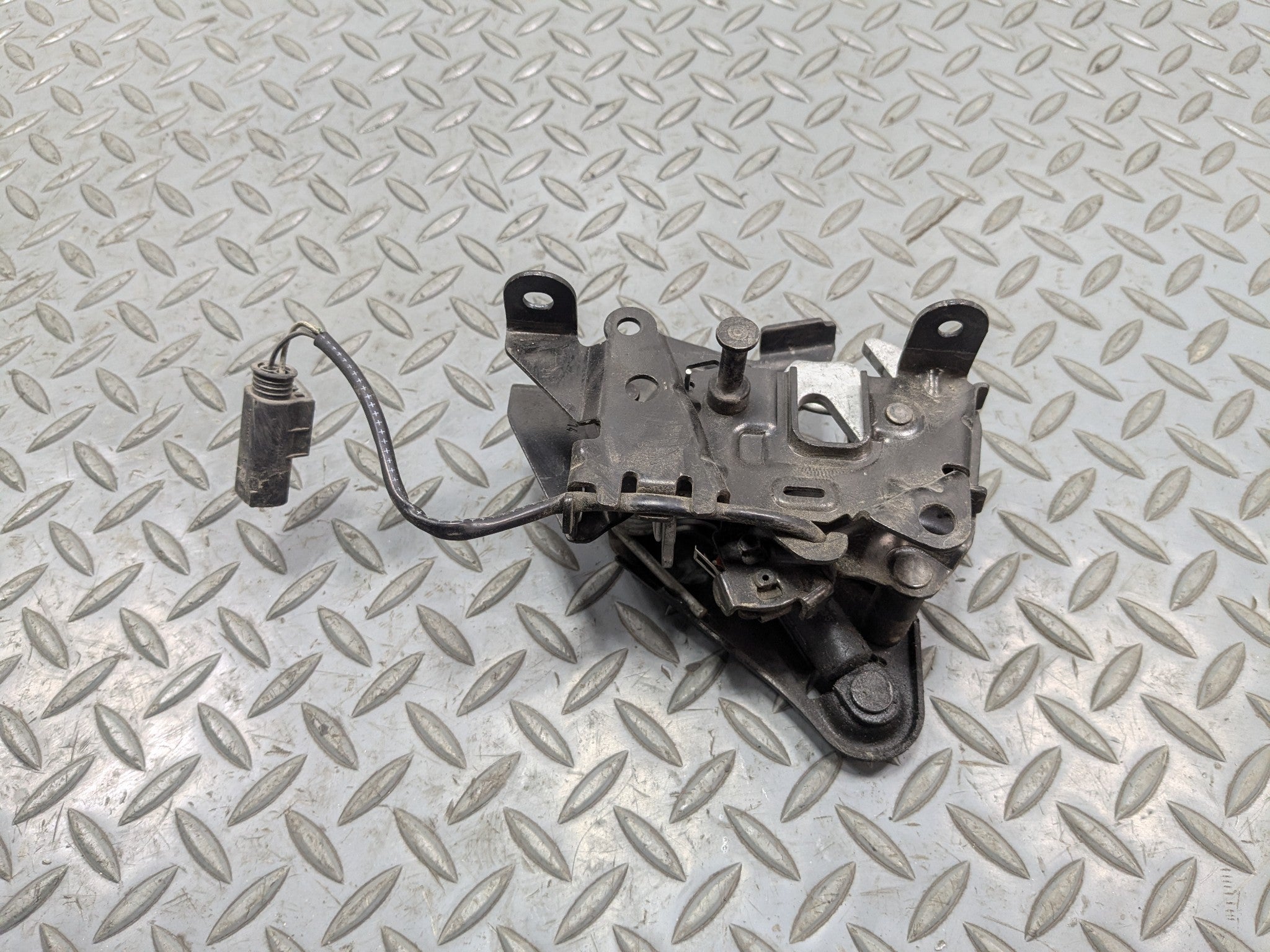 2014 - 2016 BMW 528I OEM HOOD BONNET LOCK LATCH ACTUATOR LEFT DRIVER SIDE