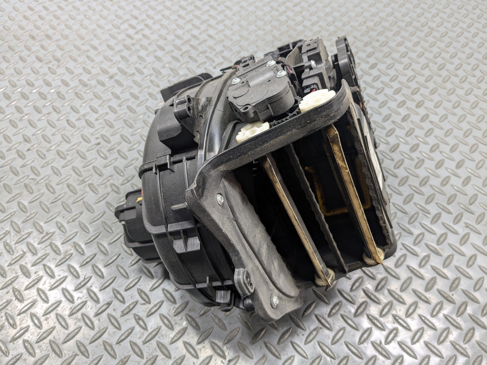 2014 - 2016 BMW 528I OEM AC EVAPORATOR HEATER BLOWER MOTOR FAN ASSEMBLY