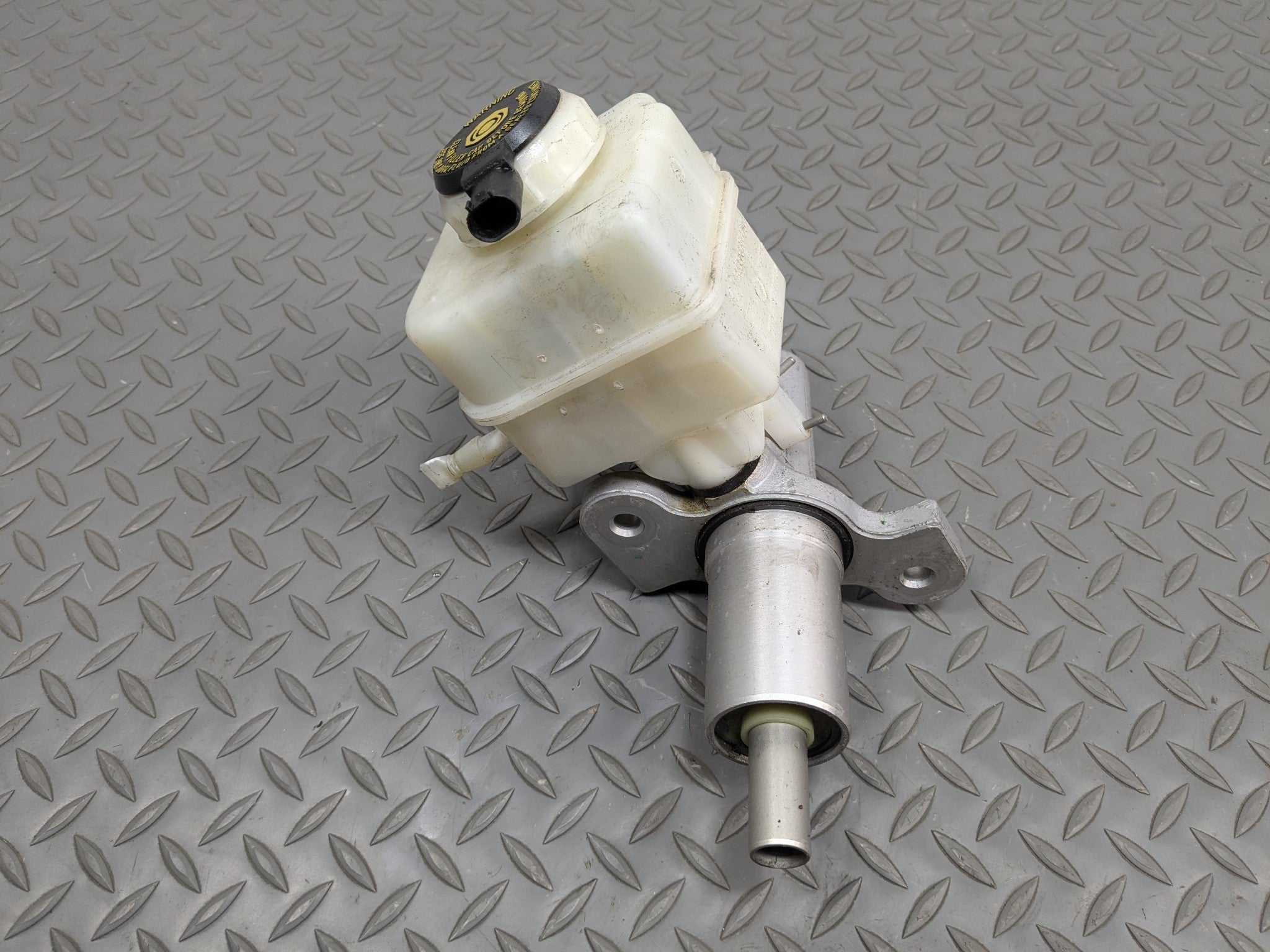2014 - 2016 BMW 528I OEM BRAKE MASTER CYLINDER WITH RESERVOIR TANK ASSEMBLY