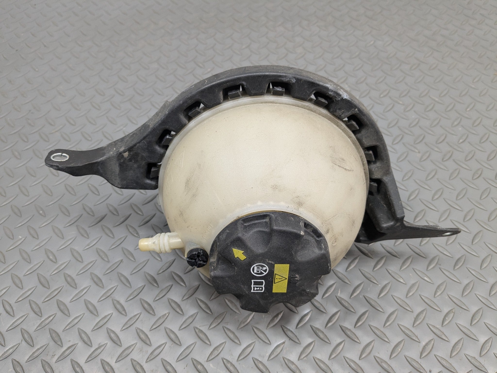 2014 - 2016 BMW 528I OEM COOLANT RECOVERY BOTTLE EXPANSION RESERVOIR TANK