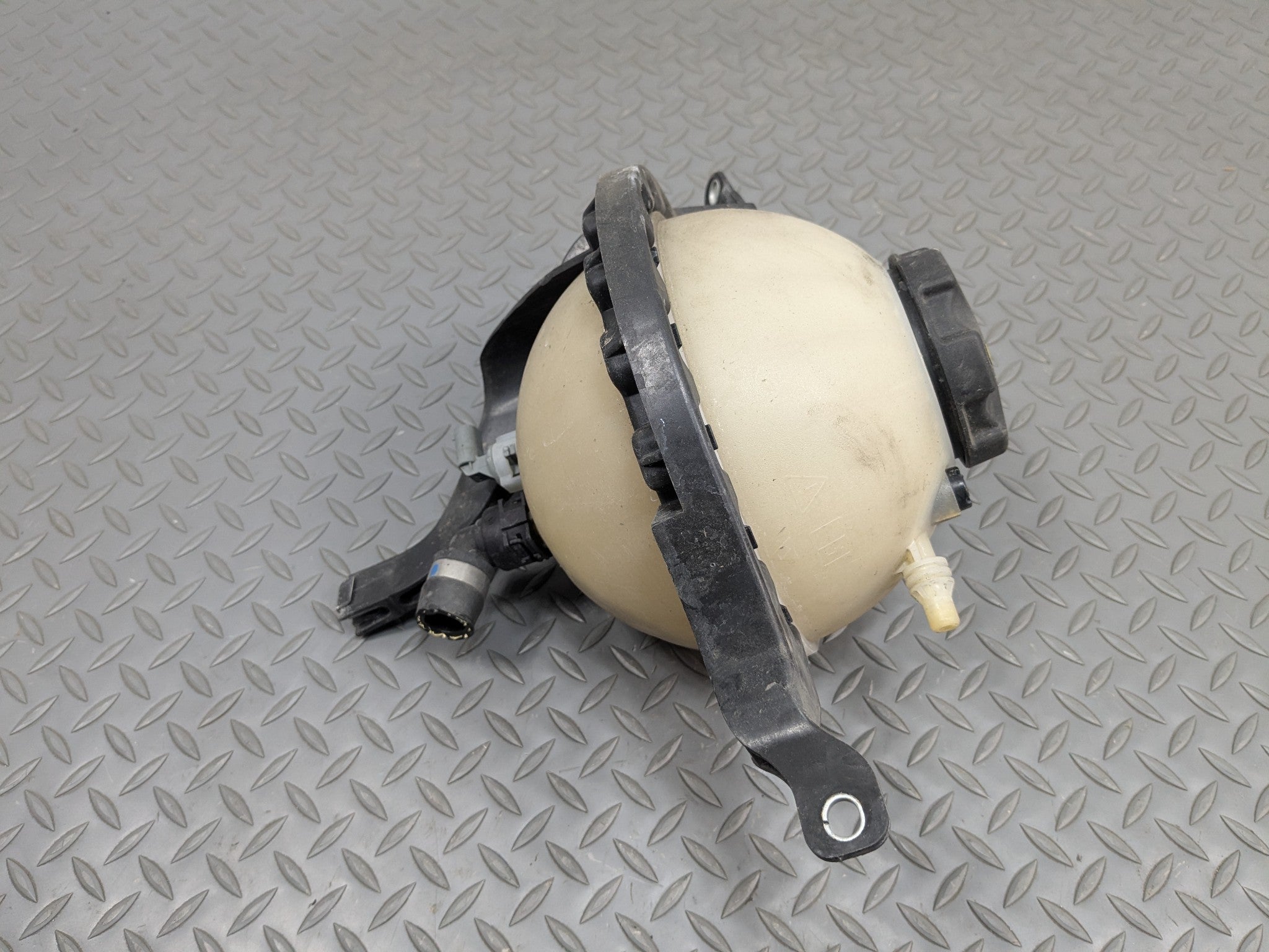 2014 - 2016 BMW 528I OEM COOLANT RECOVERY BOTTLE EXPANSION RESERVOIR TANK