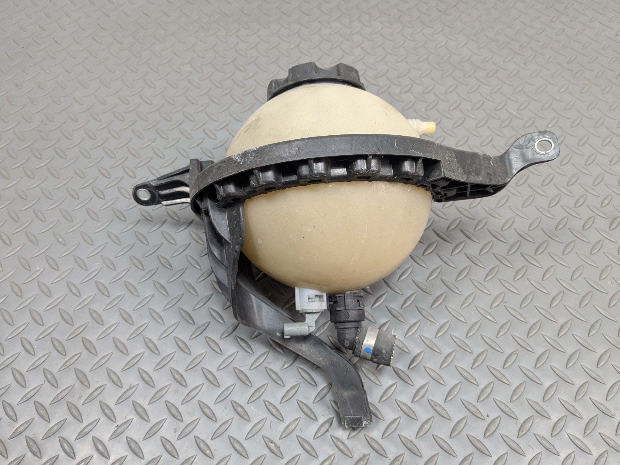 2014 - 2016 BMW 528I OEM COOLANT RECOVERY BOTTLE EXPANSION RESERVOIR TANK