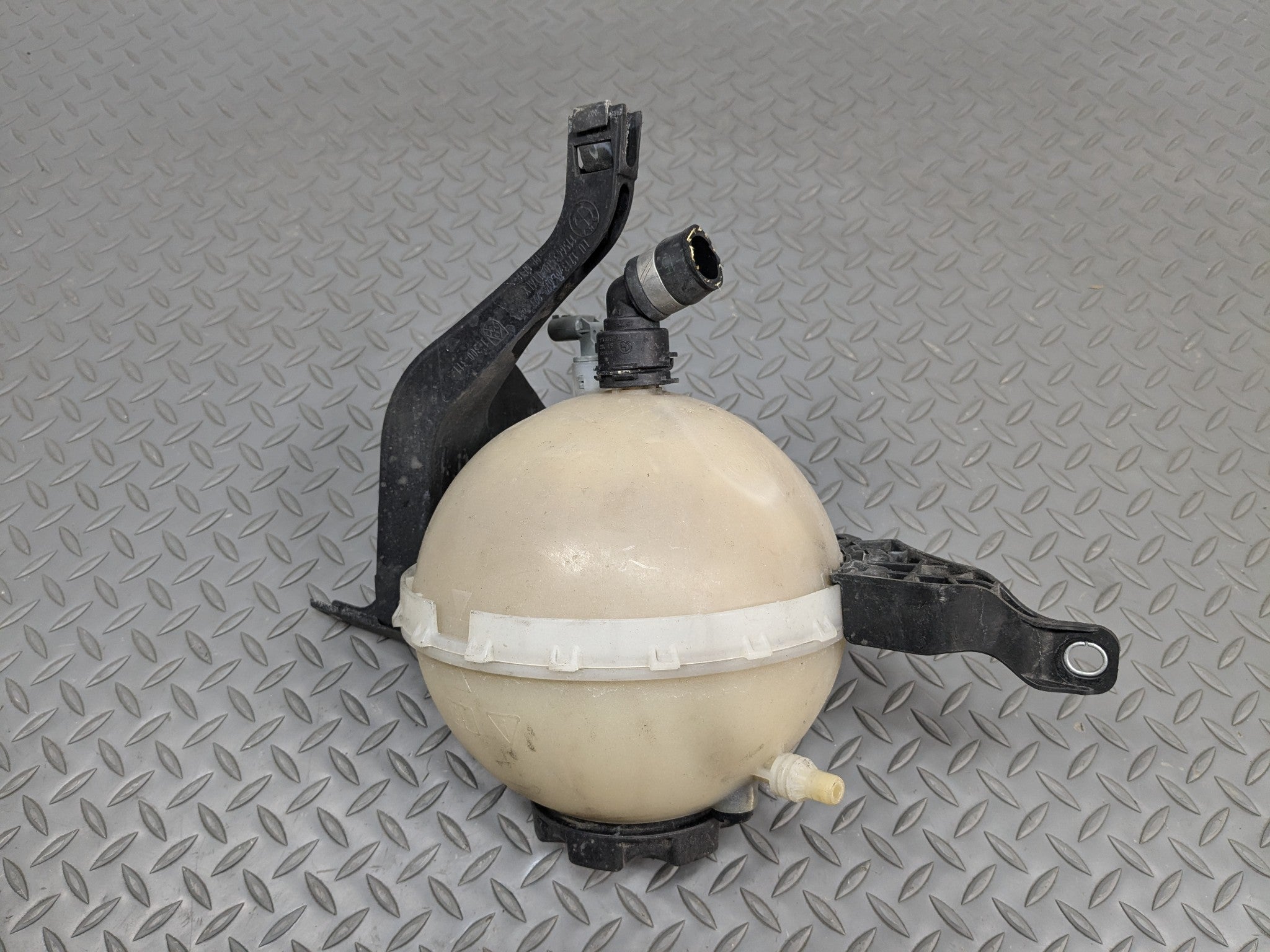 2014 - 2016 BMW 528I OEM COOLANT RECOVERY BOTTLE EXPANSION RESERVOIR TANK