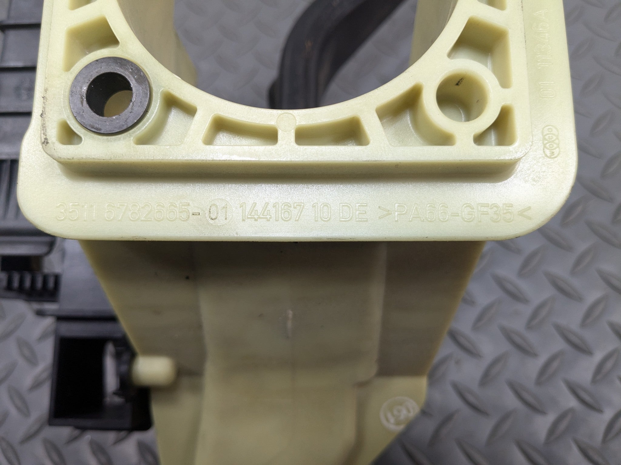 2014 - 2016 BMW 528I OEM FRONT BRAKE PEDAL WITH SUPPORT MOUNT BRACKET ASSEMBLY