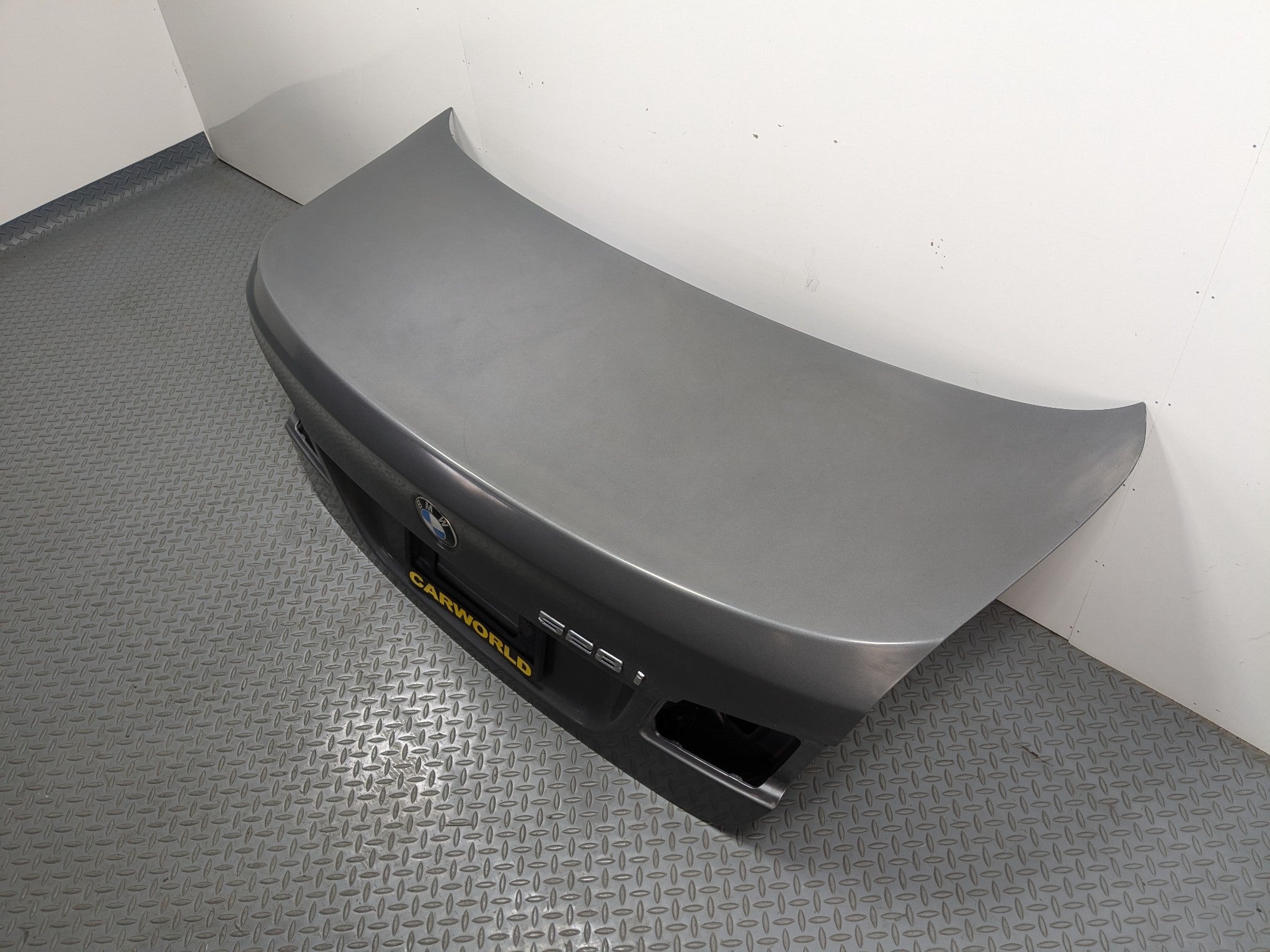 2014 - 2016 BMW 528I OEM REAR TRUNK LID DECKLID PANEL WITH EMBLEM GRAY METALLIC