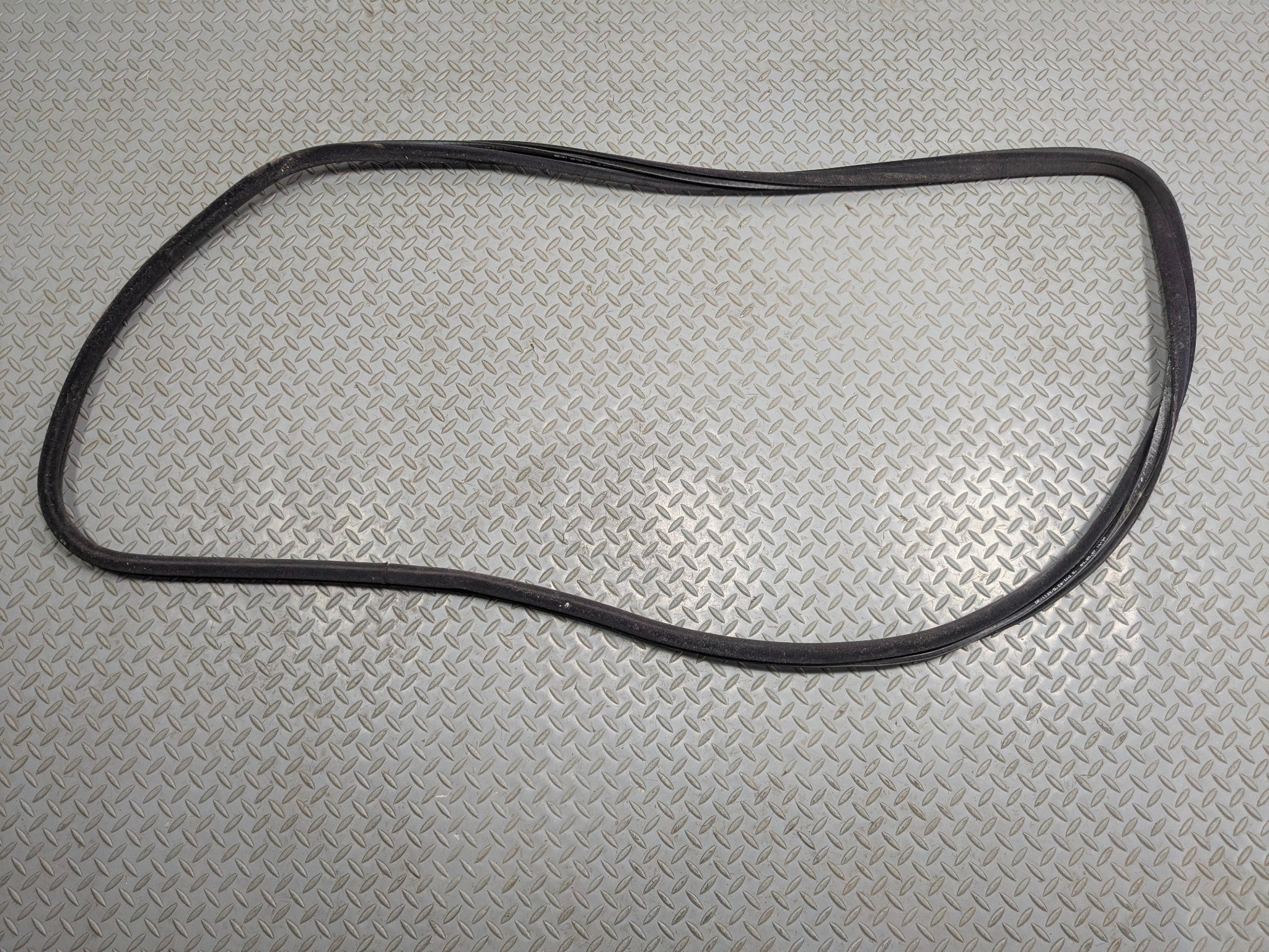 06 - 08 BMW 750I OEM DOOR SEAL WEATHER STRIPPING RUBBER FRONT LEFT DRIVER SIDE