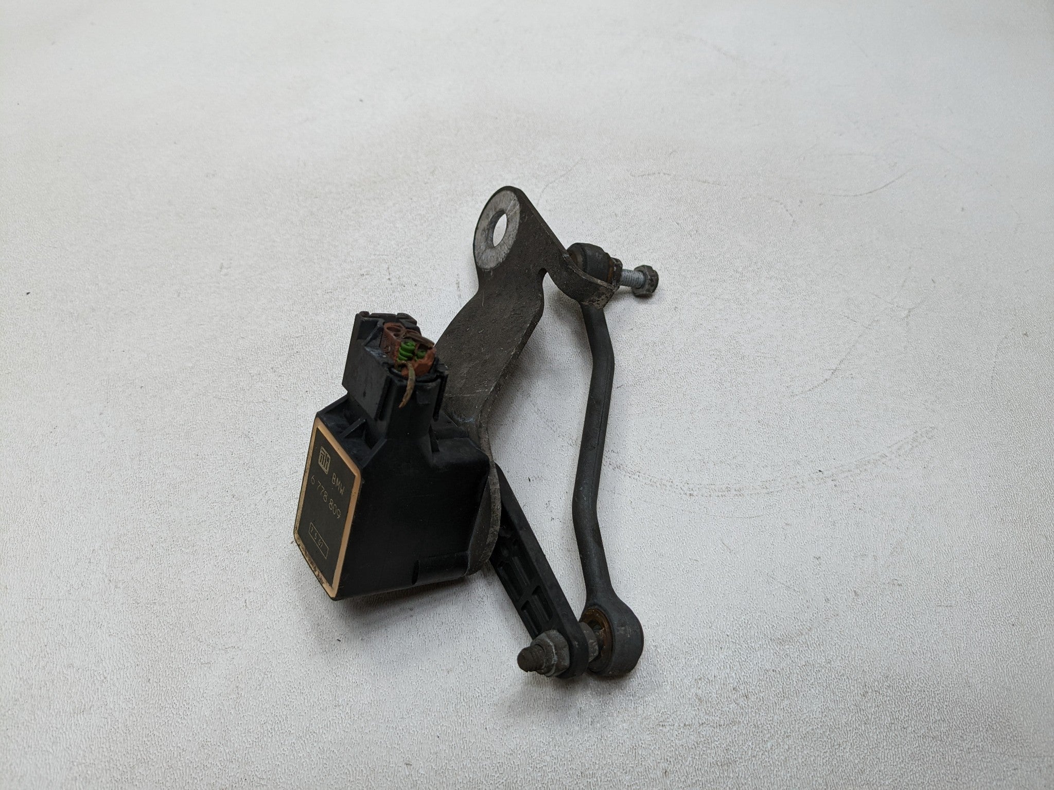 2006 - 2008 BMW 750I OEM HEAD LIGHT SUSPENSION SENSOR FRONT LEFT DRIVER SIDE