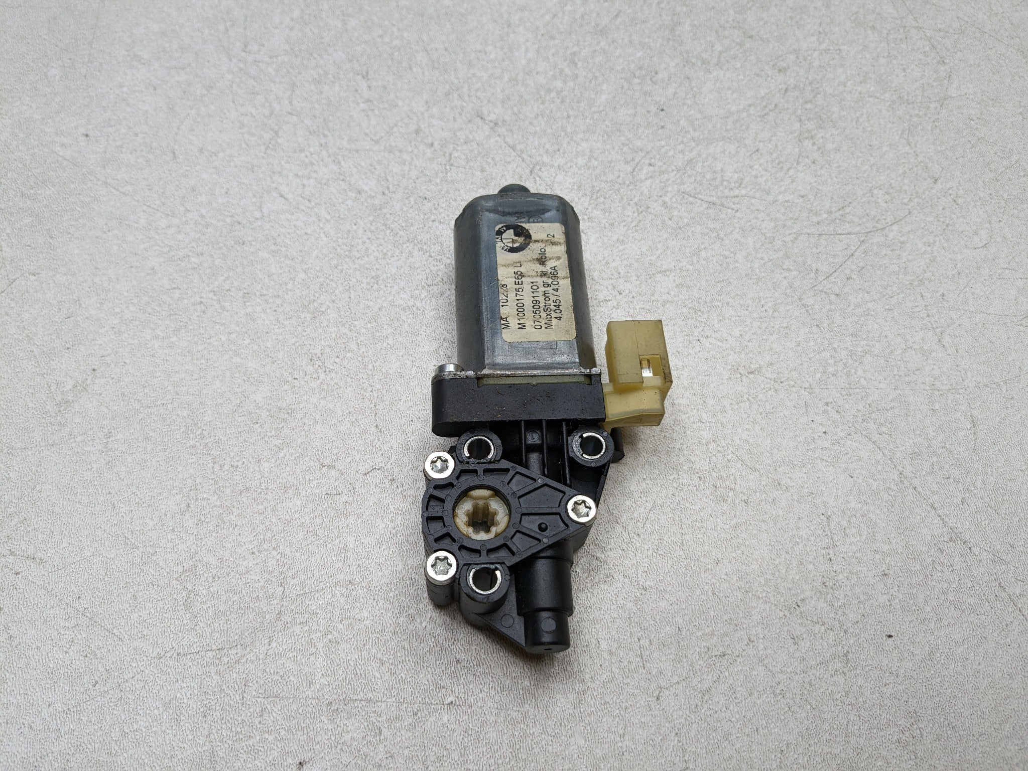 06 - 08 BMW 750I OEM POWER WINDOW BLADE SUN SHADE MOTOR REAR LEFT DRIVER SIDE