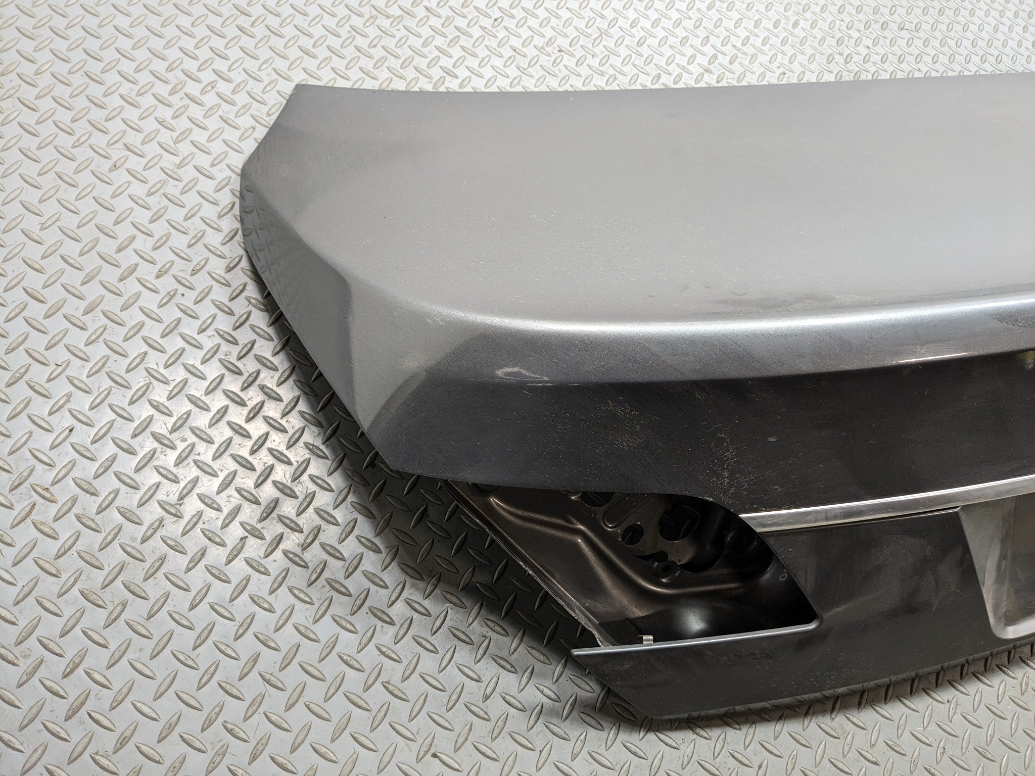 06 - 08 BMW 750I OEM REAR TRUNK DECK LID SHELL COVER PANEL WITH EMBLEM ASSEMBLY