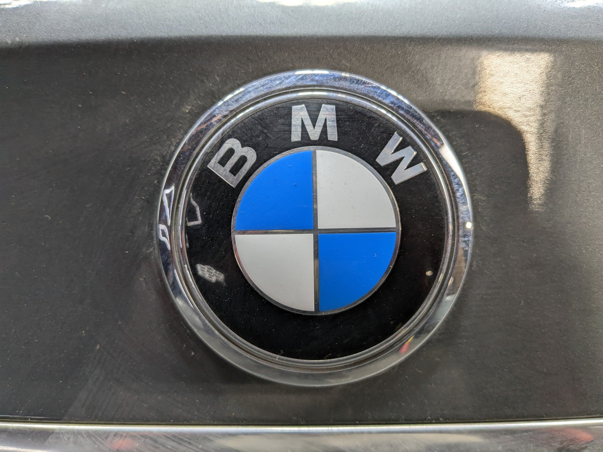 06 - 08 BMW 750I OEM REAR TRUNK DECK LID SHELL COVER PANEL WITH EMBLEM ASSEMBLY