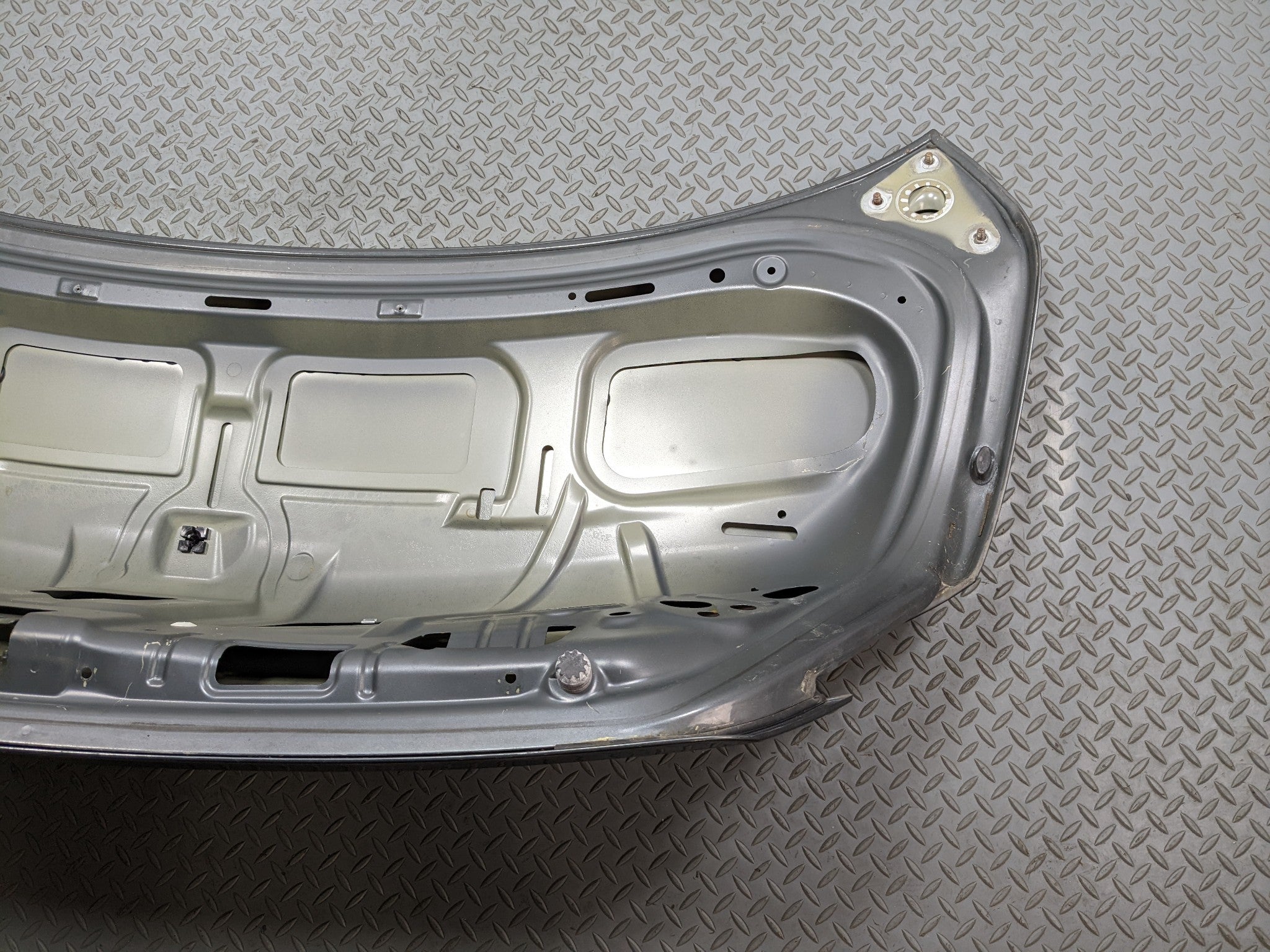 06 - 08 BMW 750I OEM REAR TRUNK DECK LID SHELL COVER PANEL WITH EMBLEM ASSEMBLY