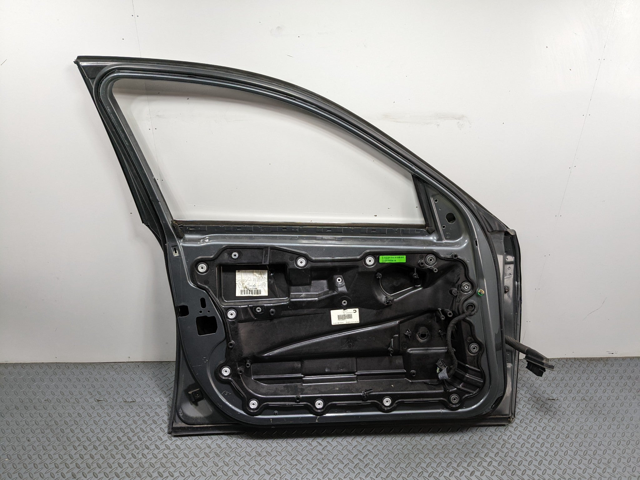 06 - 08 BMW 750I OEM DOOR SHELL PANEL WITH EXTERIOR DOOR HANDLE FRONT LEFT SIDE