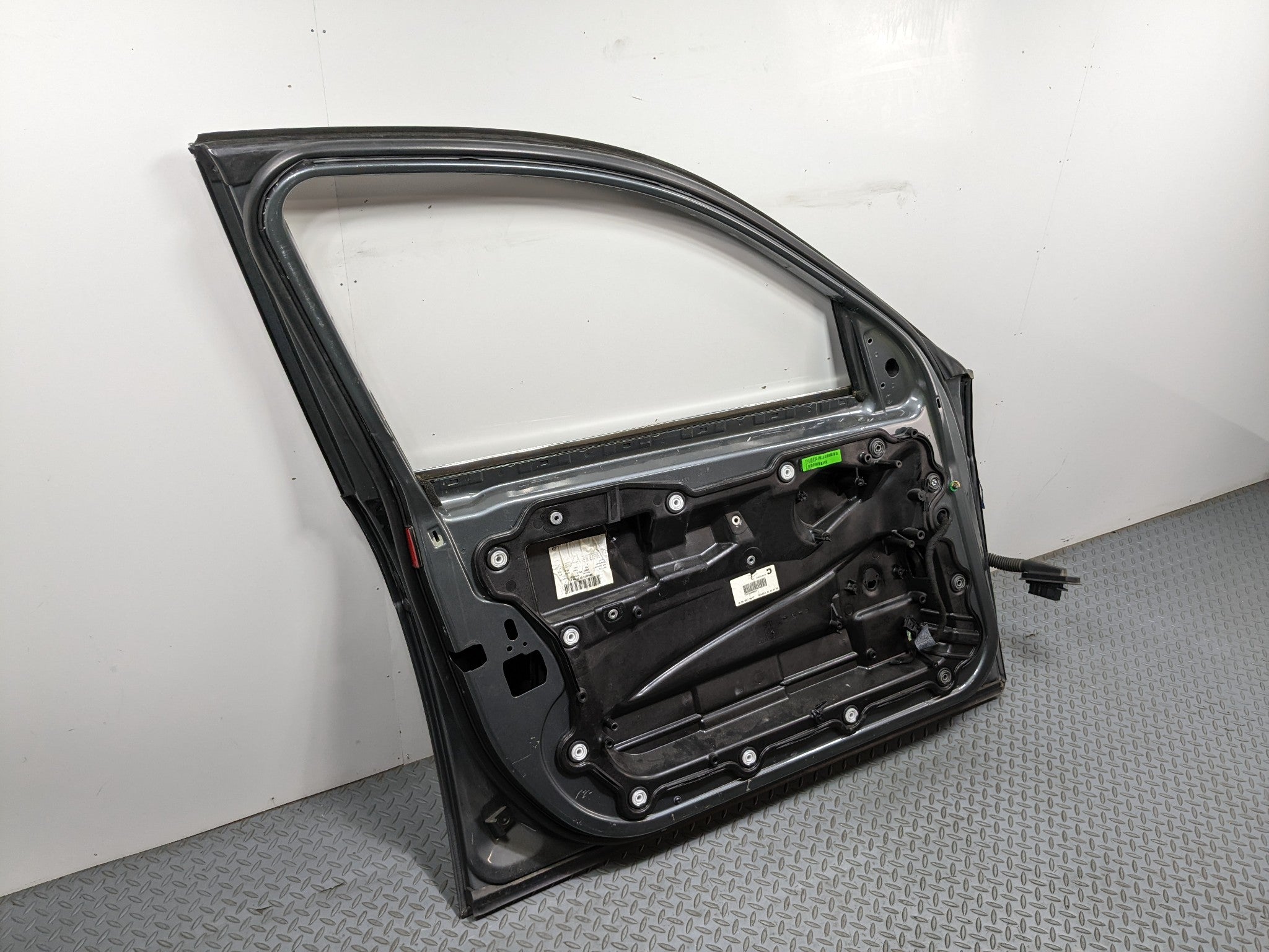 06 - 08 BMW 750I OEM DOOR SHELL PANEL WITH EXTERIOR DOOR HANDLE FRONT LEFT SIDE