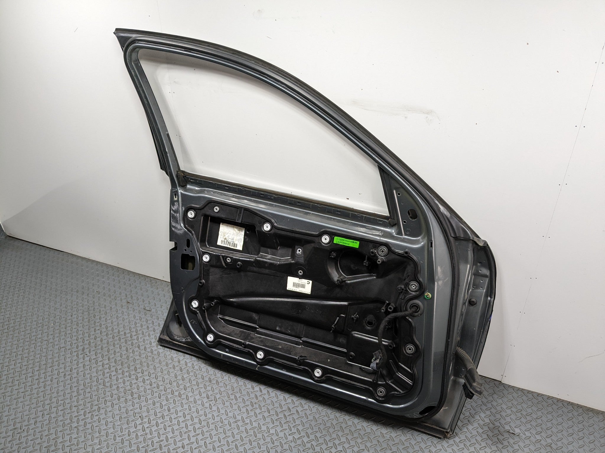 06 - 08 BMW 750I OEM DOOR SHELL PANEL WITH EXTERIOR DOOR HANDLE FRONT LEFT SIDE