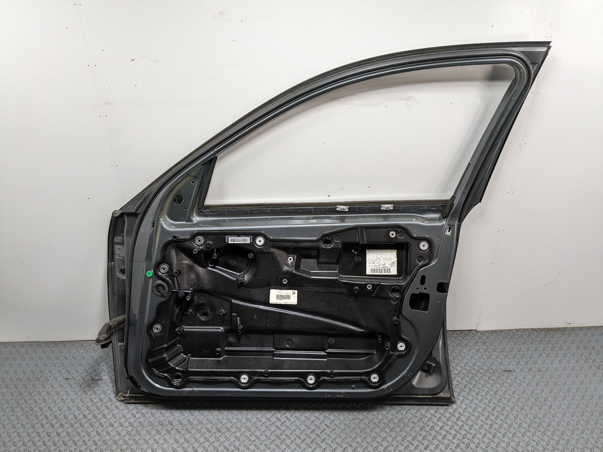 06 - 08 BMW 750I OEM DOOR SHELL PANEL WITH EXTERIOR DOOR HANDLE FRONT RIGHT SIDE