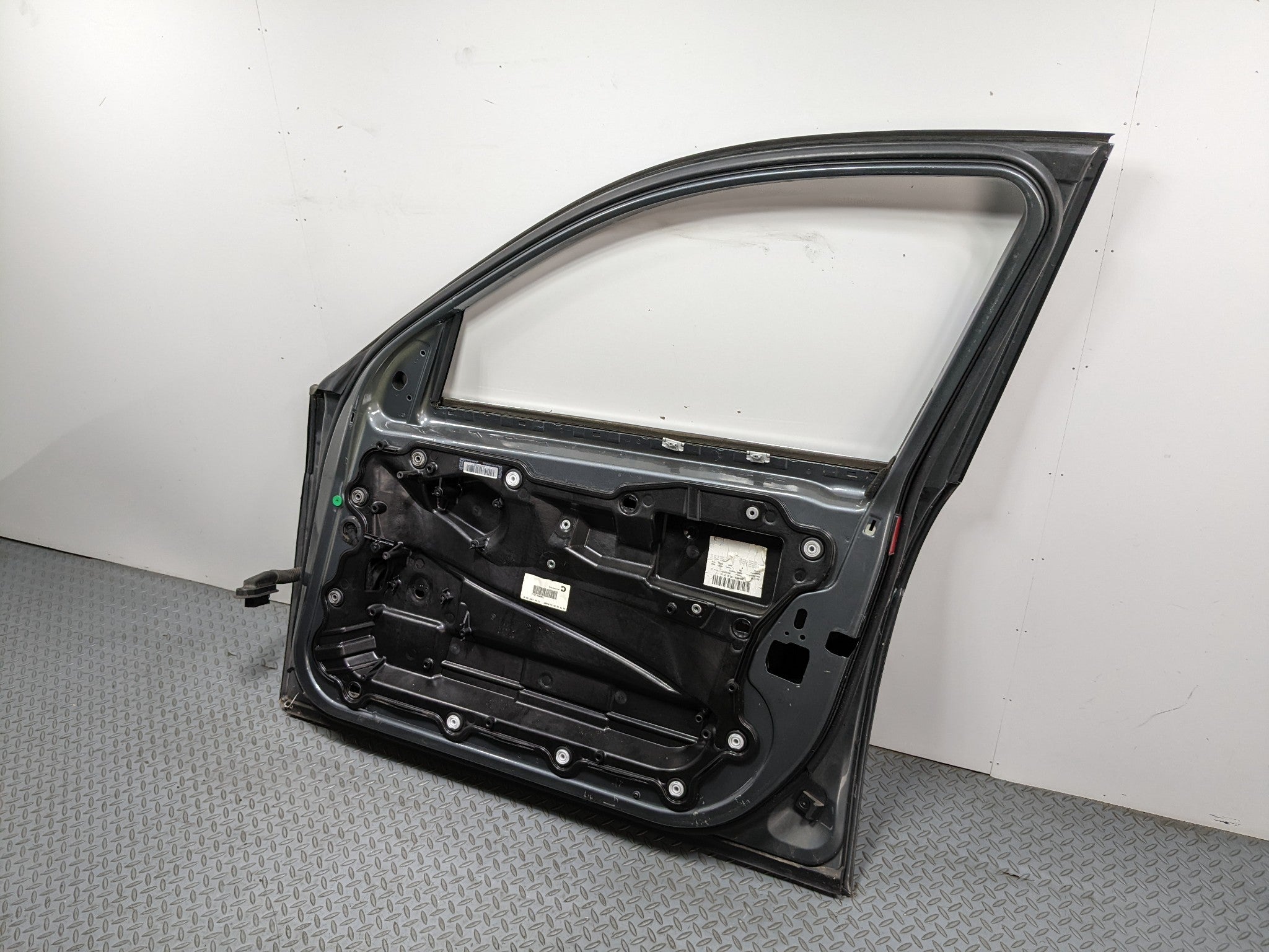 06 - 08 BMW 750I OEM DOOR SHELL PANEL WITH EXTERIOR DOOR HANDLE FRONT RIGHT SIDE