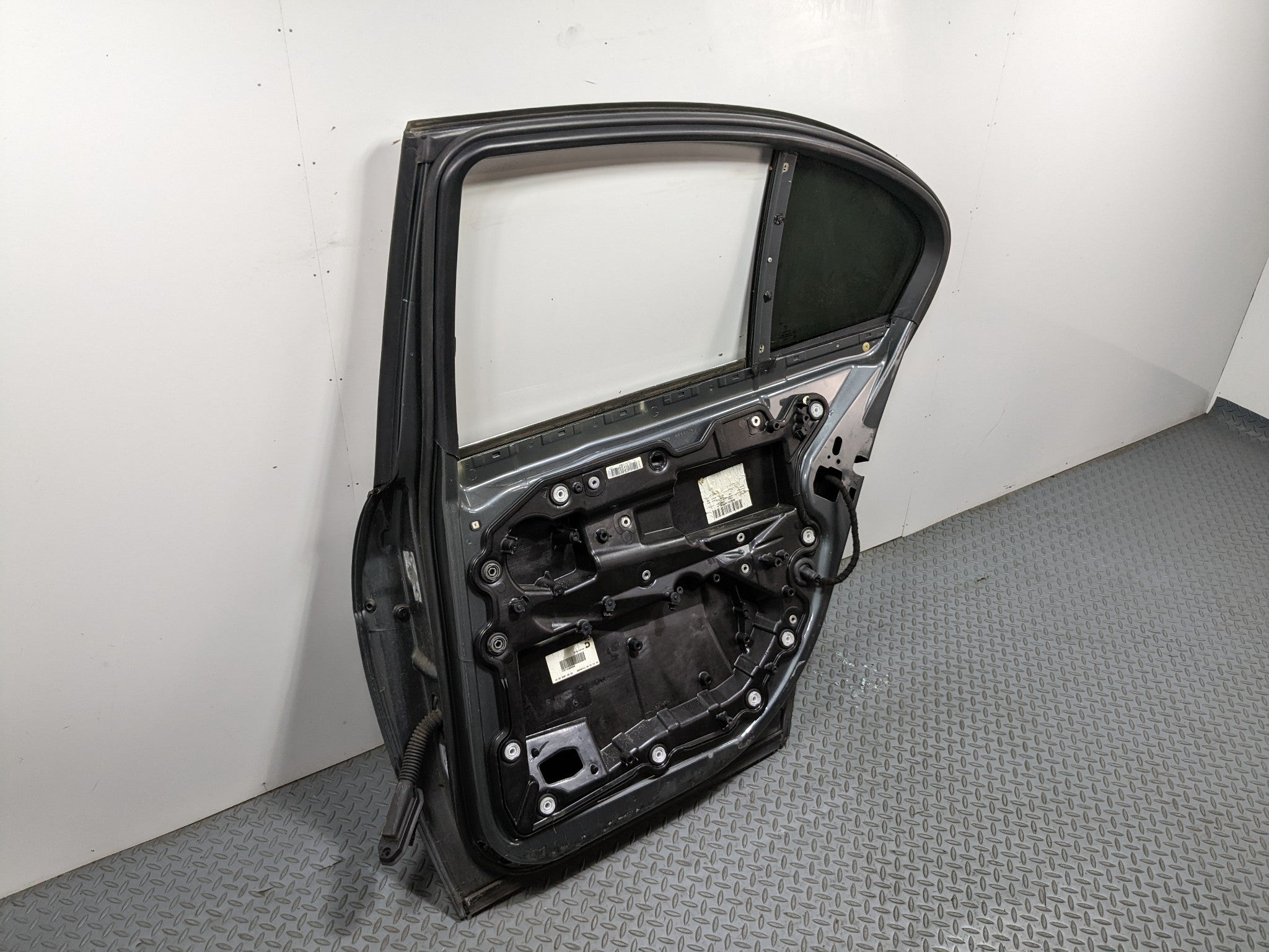 06 - 08 BMW 750I OEM DOOR SHELL PANEL WITH EXTERIOR DOOR HANDLE REAR RIGHT SIDE