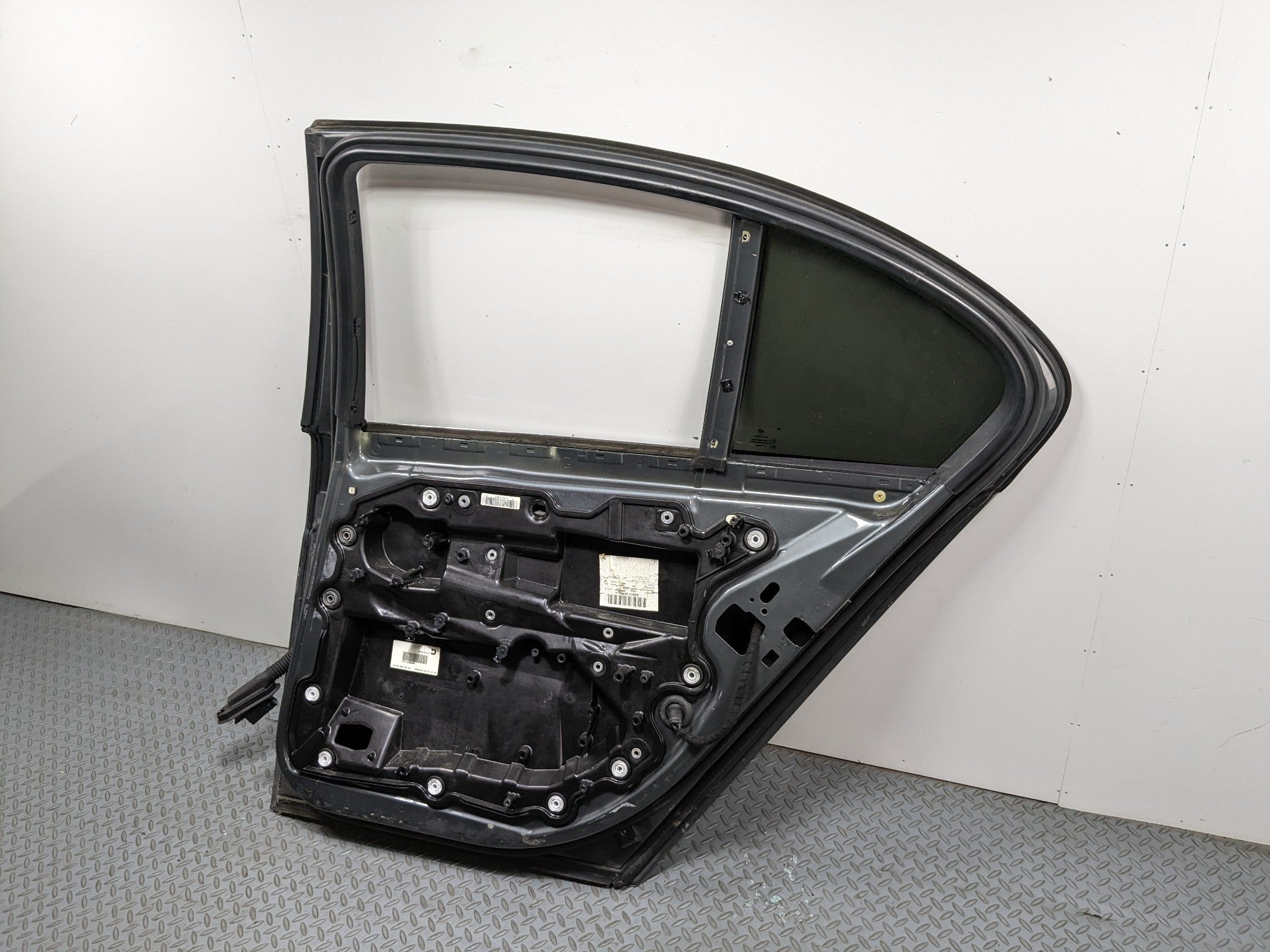 06 - 08 BMW 750I OEM DOOR SHELL PANEL WITH EXTERIOR DOOR HANDLE REAR RIGHT SIDE