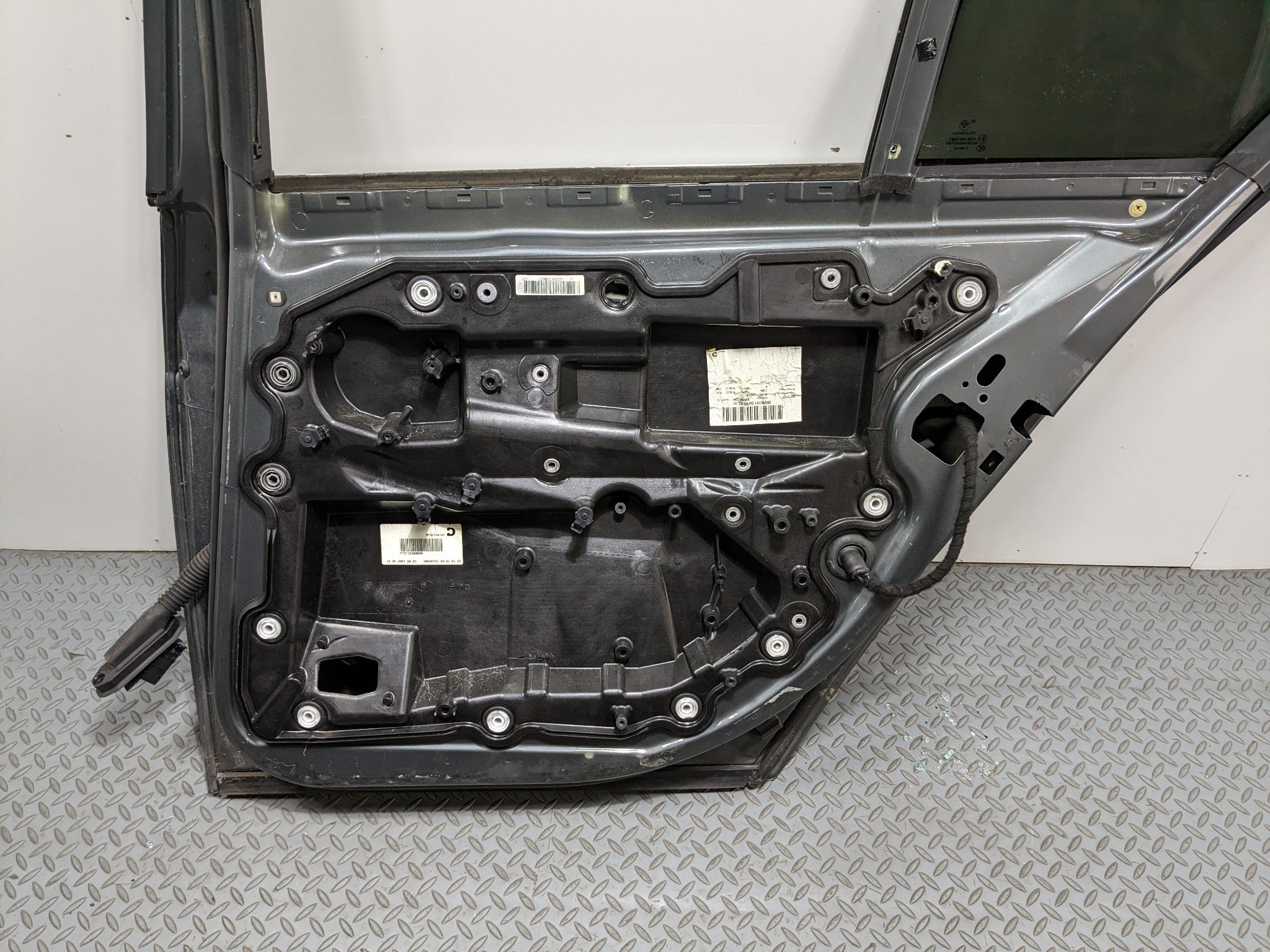 06 - 08 BMW 750I OEM DOOR SHELL PANEL WITH EXTERIOR DOOR HANDLE REAR RIGHT SIDE