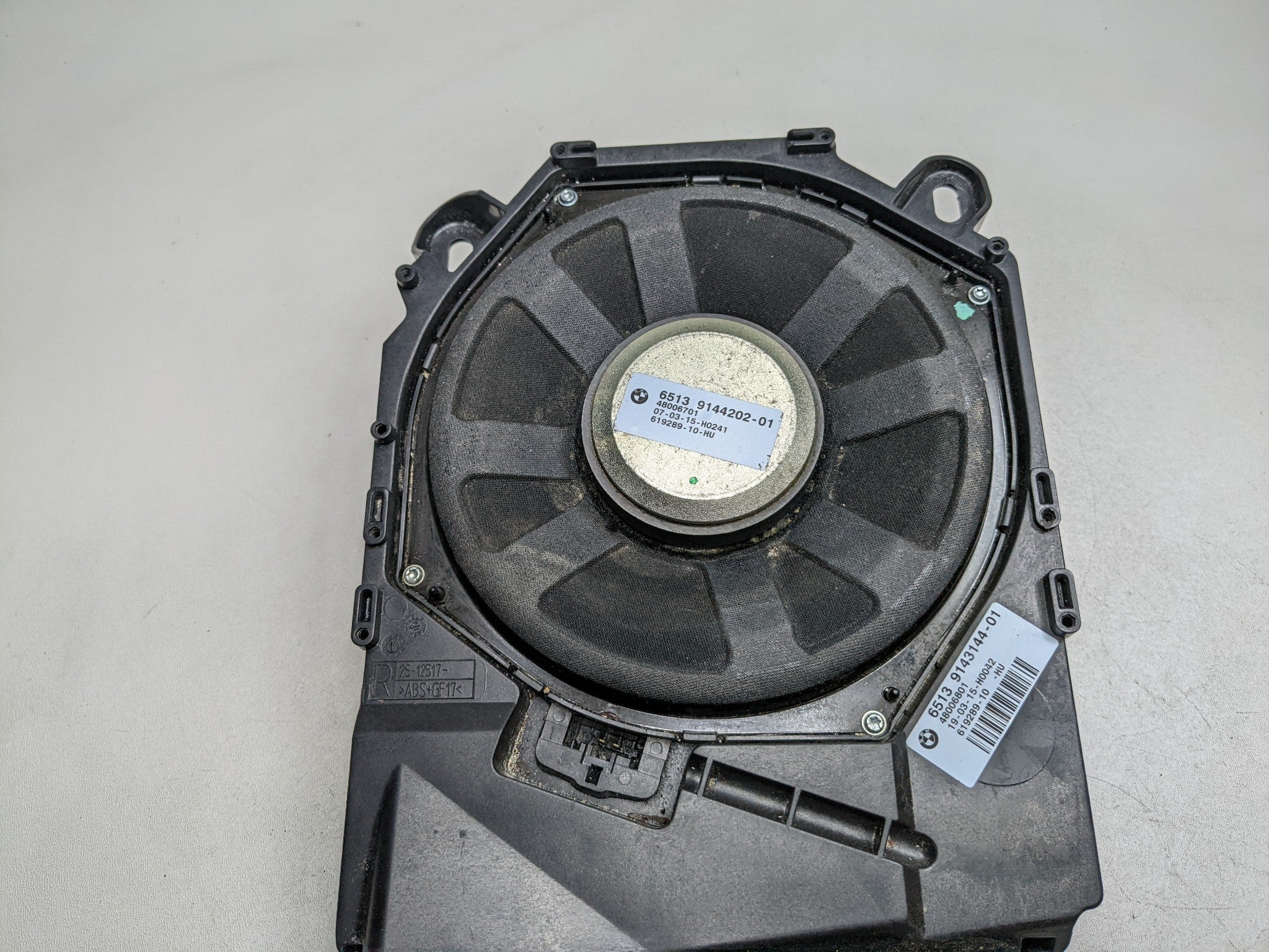 2013 - 2015 BMW X1 OEM AUDIO BASE SUBWOOFER SPEAKER FRONT RIGHT PASSENGER SIDE