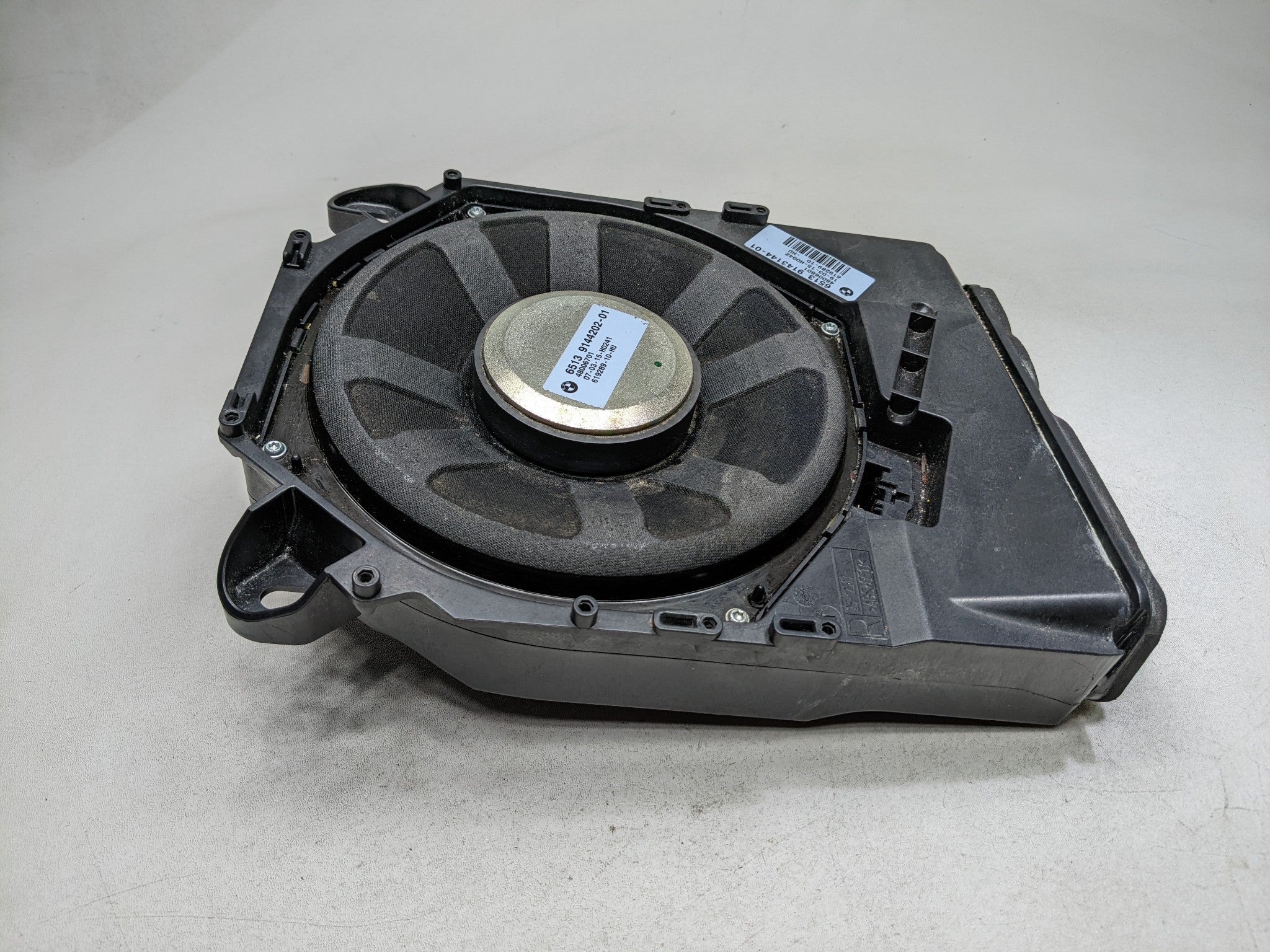 2013 - 2015 BMW X1 OEM AUDIO BASE SUBWOOFER SPEAKER FRONT RIGHT PASSENGER SIDE