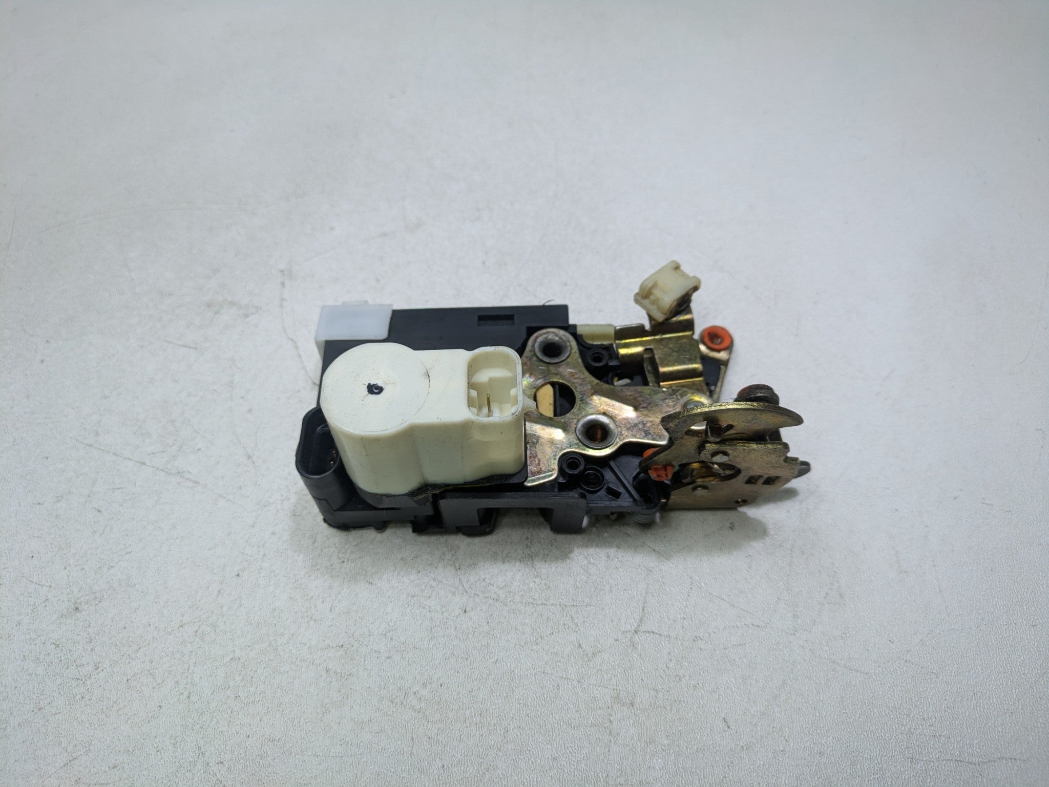 2000 - 2005 CADILLAC DEVILLE OEM DOOR LATCH LOCK ACTUATOR FRONT LEFT DRIVER SIDE