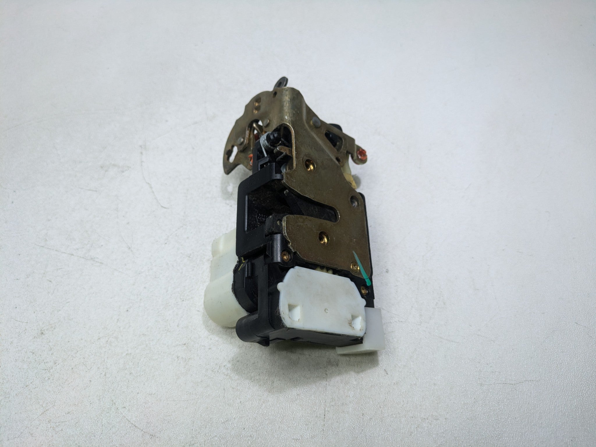 2000 - 2005 CADILLAC DEVILLE OEM DOOR LATCH LOCK ACTUATOR FRONT LEFT DRIVER SIDE
