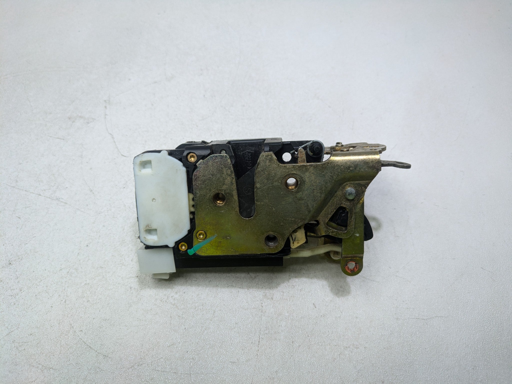 2000 - 2005 CADILLAC DEVILLE OEM DOOR LATCH LOCK ACTUATOR FRONT LEFT DRIVER SIDE