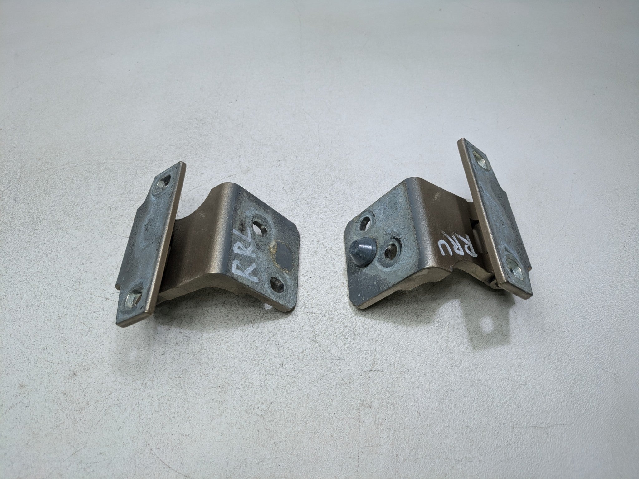 2000 - 2005 CADILLAC DEVILLE OEM DOOR HINGE SET UPPER AND LOWER REAR RIGHT SIDE