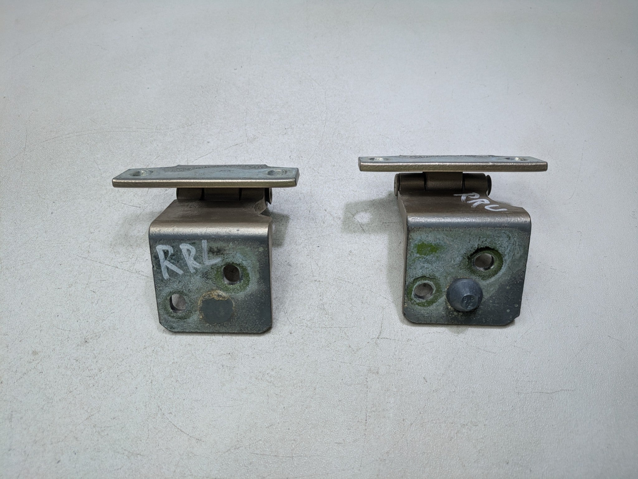 2000 - 2005 CADILLAC DEVILLE OEM DOOR HINGE SET UPPER AND LOWER REAR RIGHT SIDE