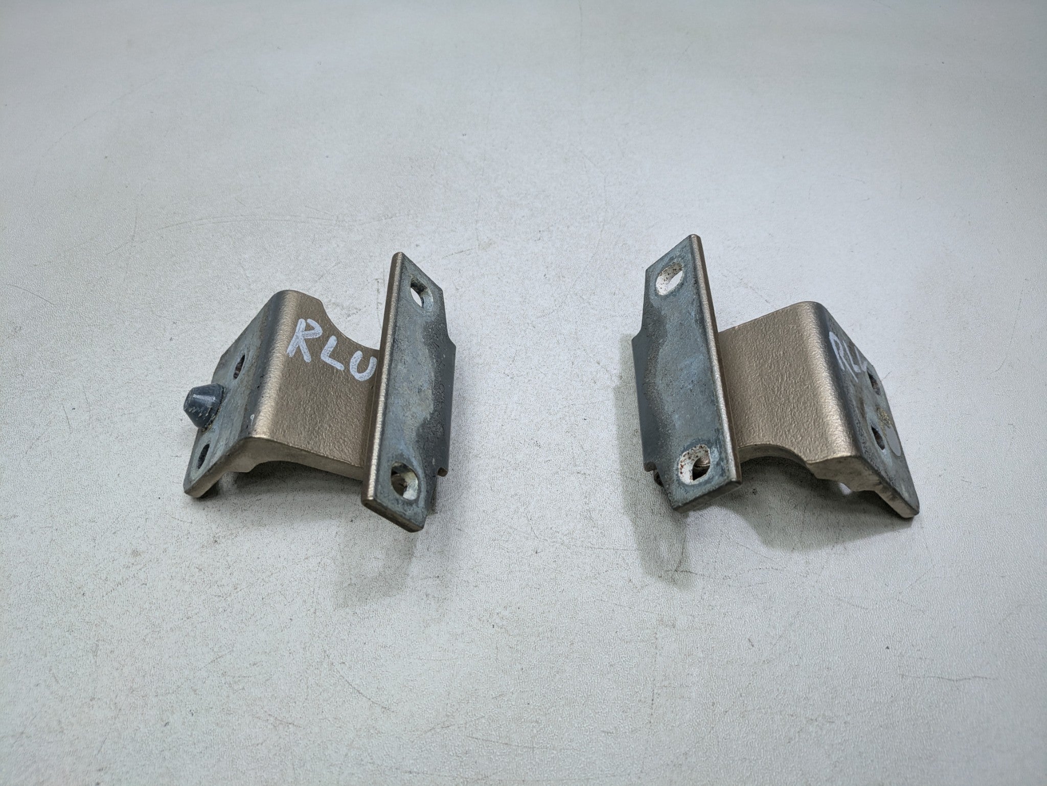 2000 - 2005 CADILLAC DEVILLE OEM DOOR HINGE SET UPPER AND LOWER REAR LEFT SIDE