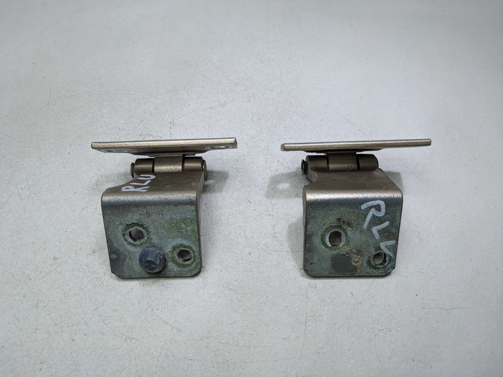 2000 - 2005 CADILLAC DEVILLE OEM DOOR HINGE SET UPPER AND LOWER REAR LEFT SIDE