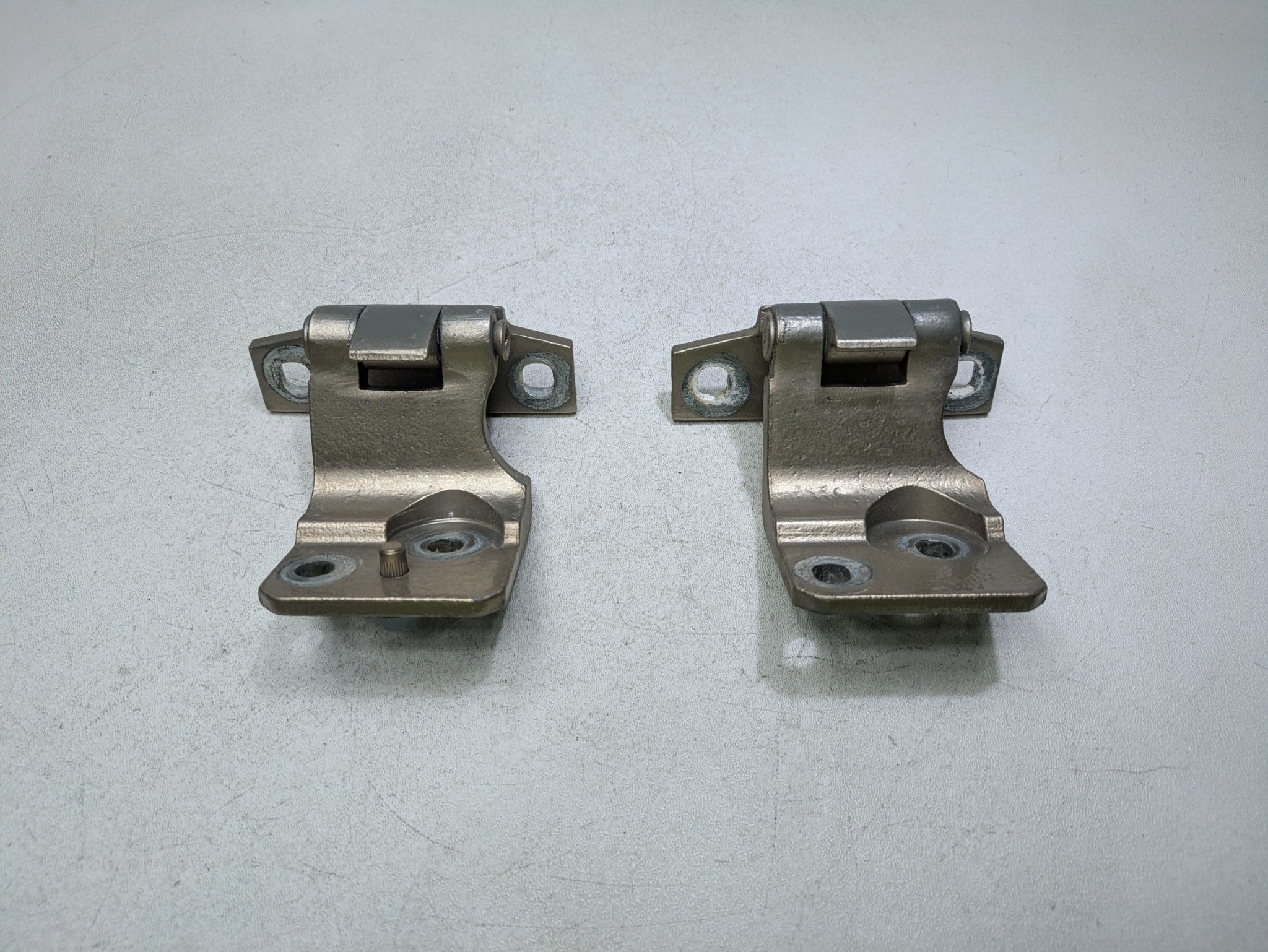 2000 - 2005 CADILLAC DEVILLE OEM DOOR HINGE SET UPPER AND LOWER REAR LEFT SIDE