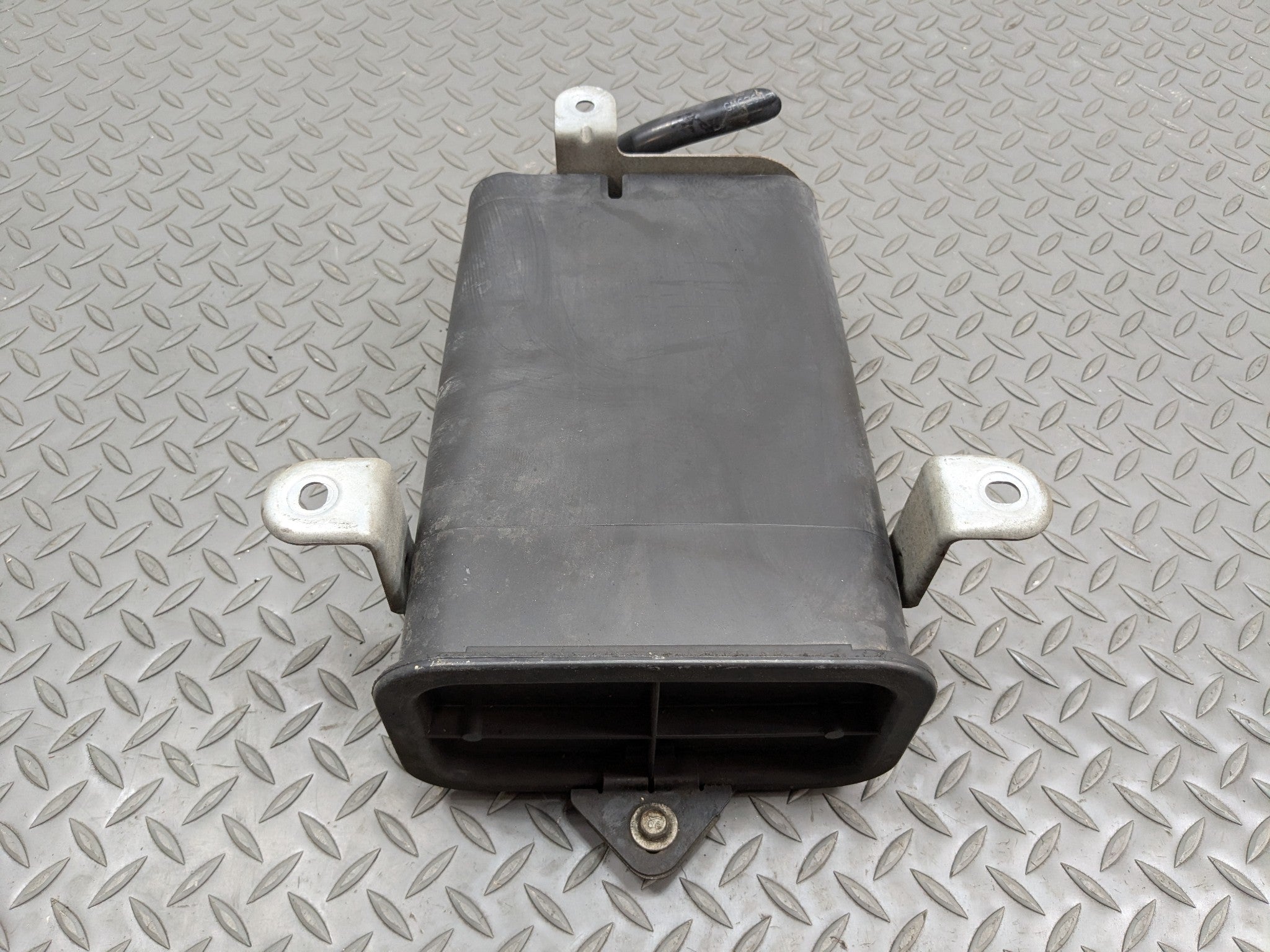 2000 - 2005 CADILLAC DEVILLE OEM FUEL VAPOR GAS CHARCOAL EVAPORATOR CANISTER