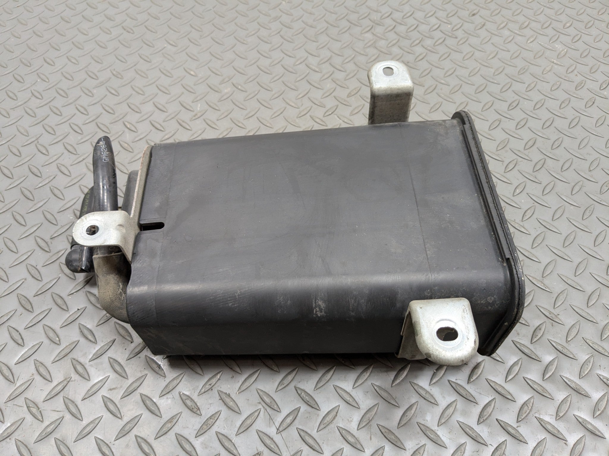 2000 - 2005 CADILLAC DEVILLE OEM FUEL VAPOR GAS CHARCOAL EVAPORATOR CANISTER