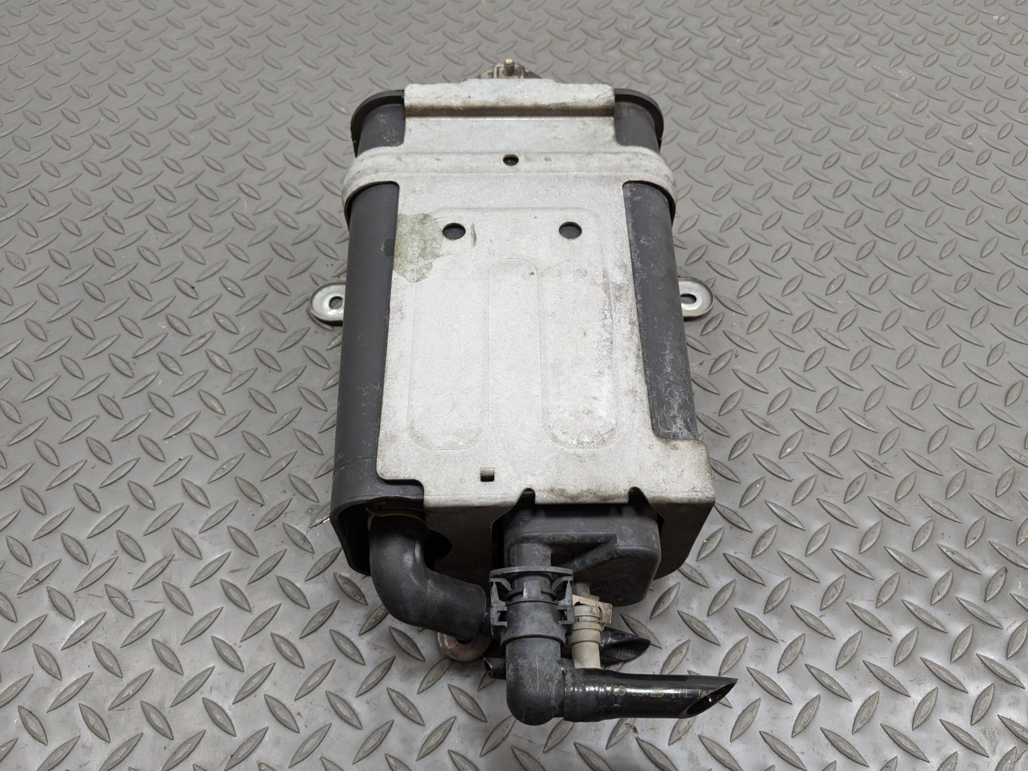 2000 - 2005 CADILLAC DEVILLE OEM FUEL VAPOR GAS CHARCOAL EVAPORATOR CANISTER
