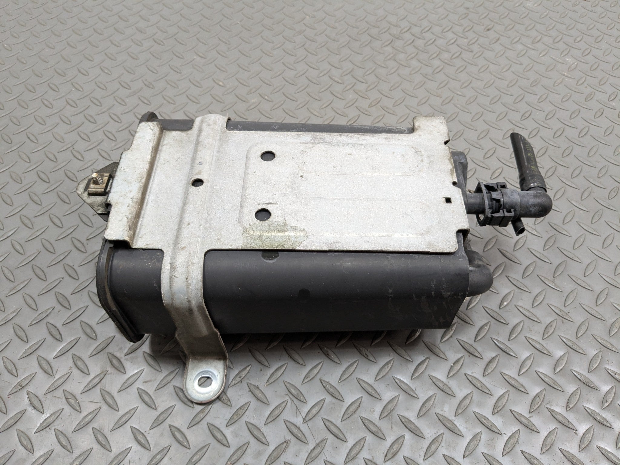 2000 - 2005 CADILLAC DEVILLE OEM FUEL VAPOR GAS CHARCOAL EVAPORATOR CANISTER