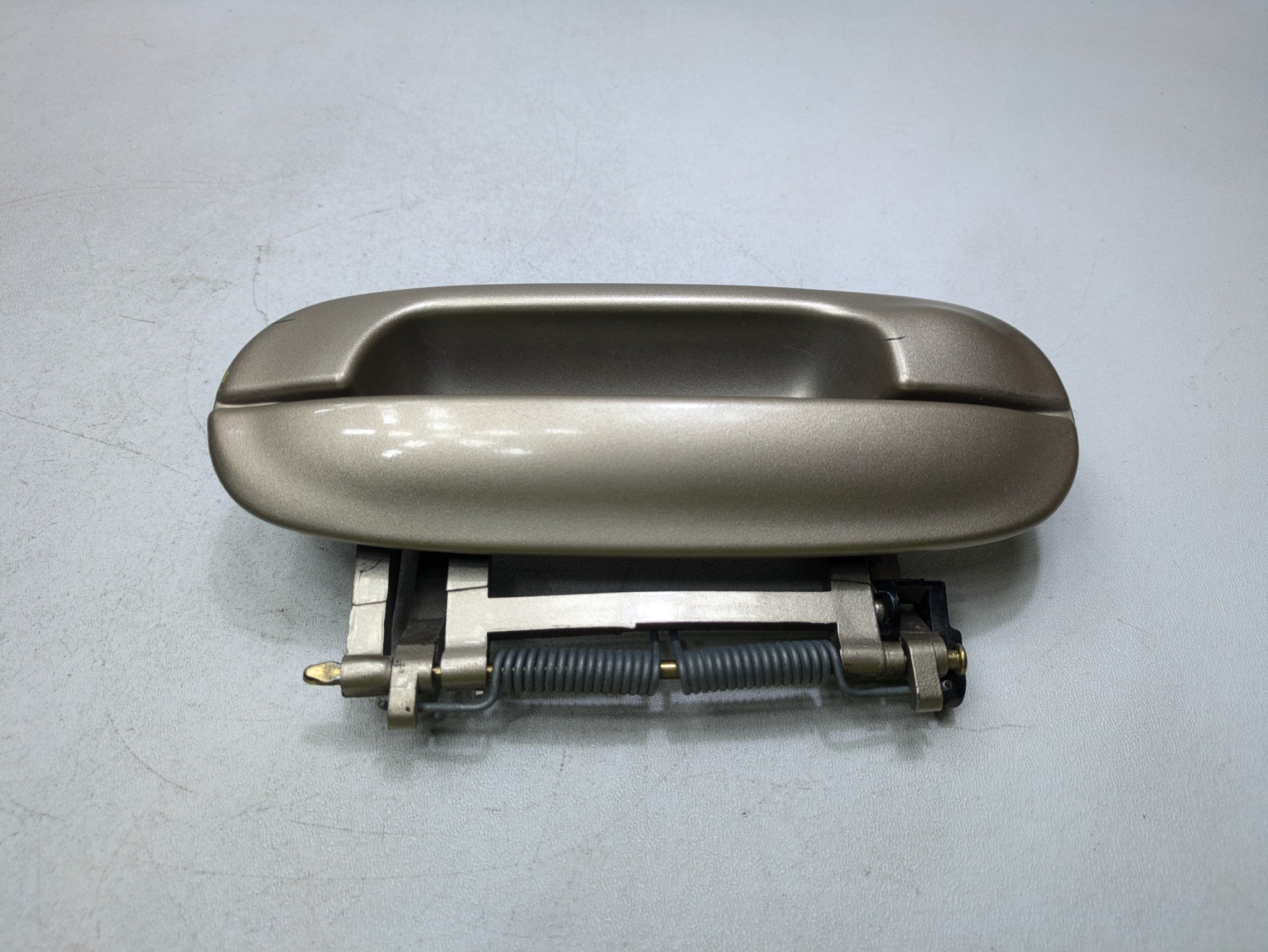 2000 - 2005 CADILLAC DEVILLE OEM EXTERIOR DOOR HANDLE FRONT RIGHT PASSENGER SIDE